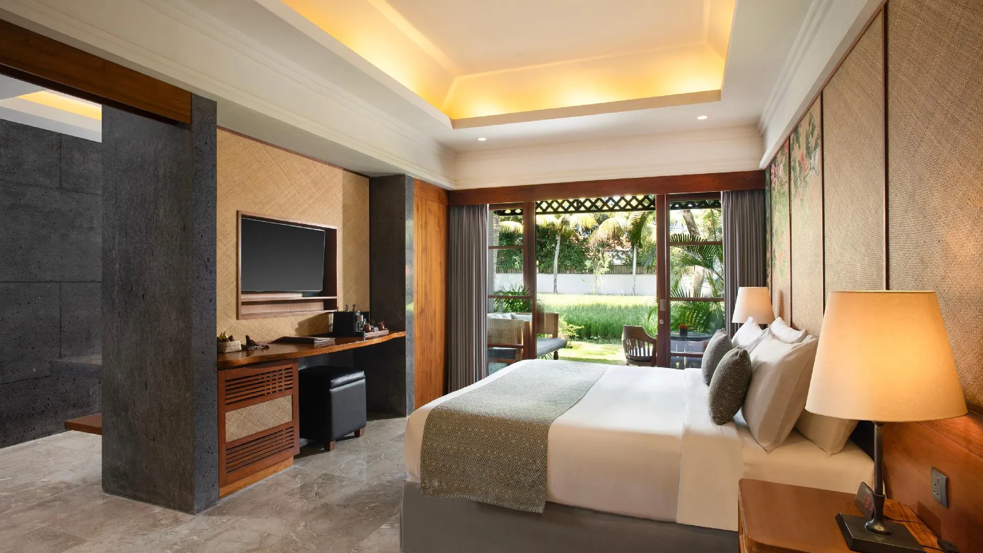 발리 아디와나 비스마 5성급 호텔 스위트룸