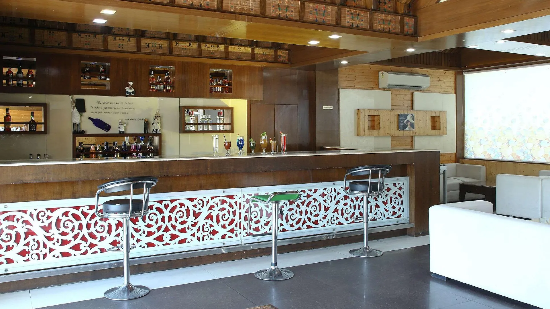 파탄코트 Comfort Inn Coral River 3성급 호텔 객실