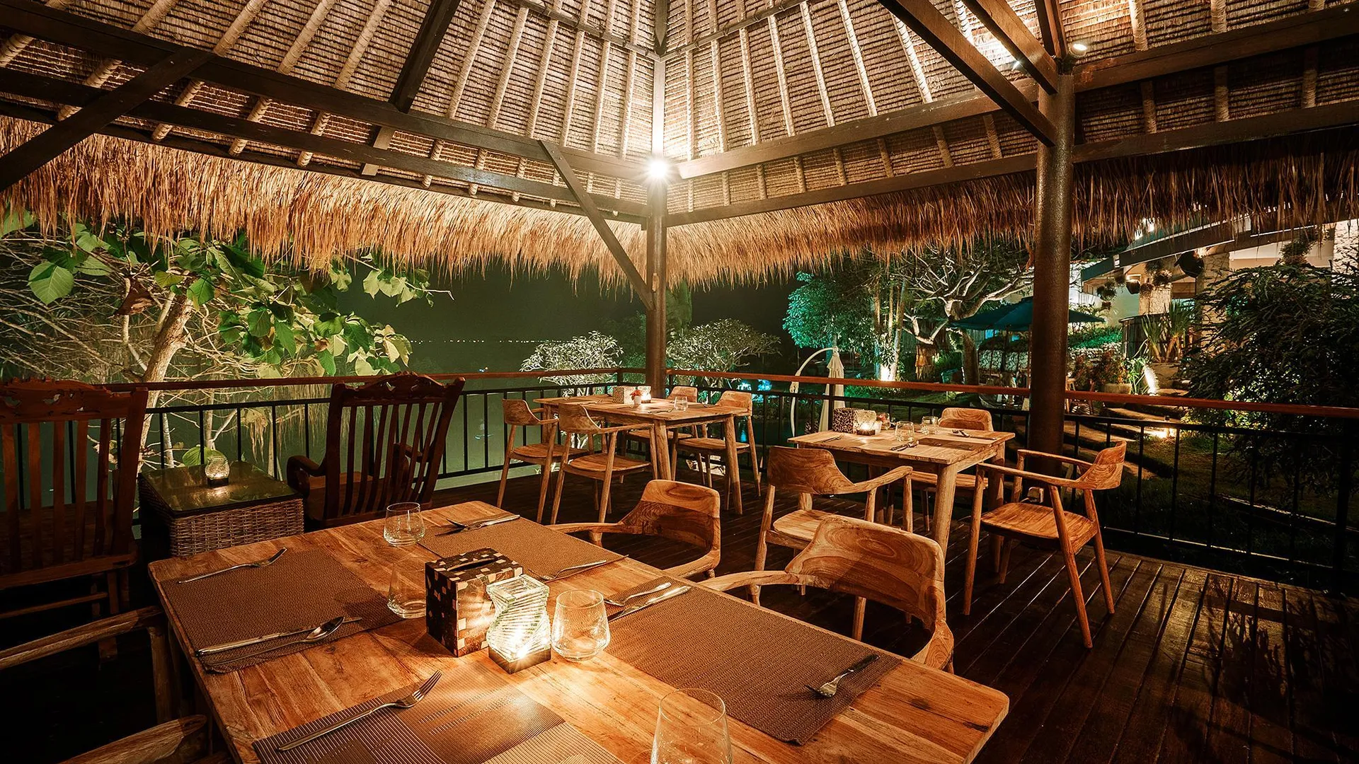 발리 원 디그리 선셋 힐 레저 2성급 호텔 레스토랑