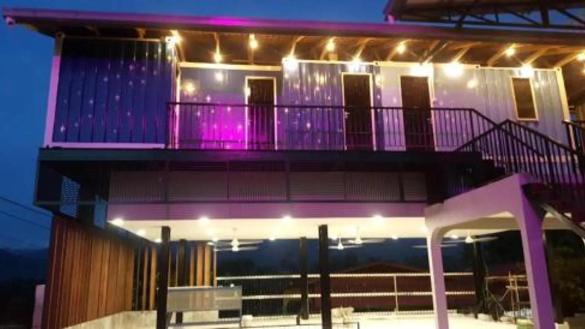 숭카이 숭가이 클라 인 2성급 호텔 객실