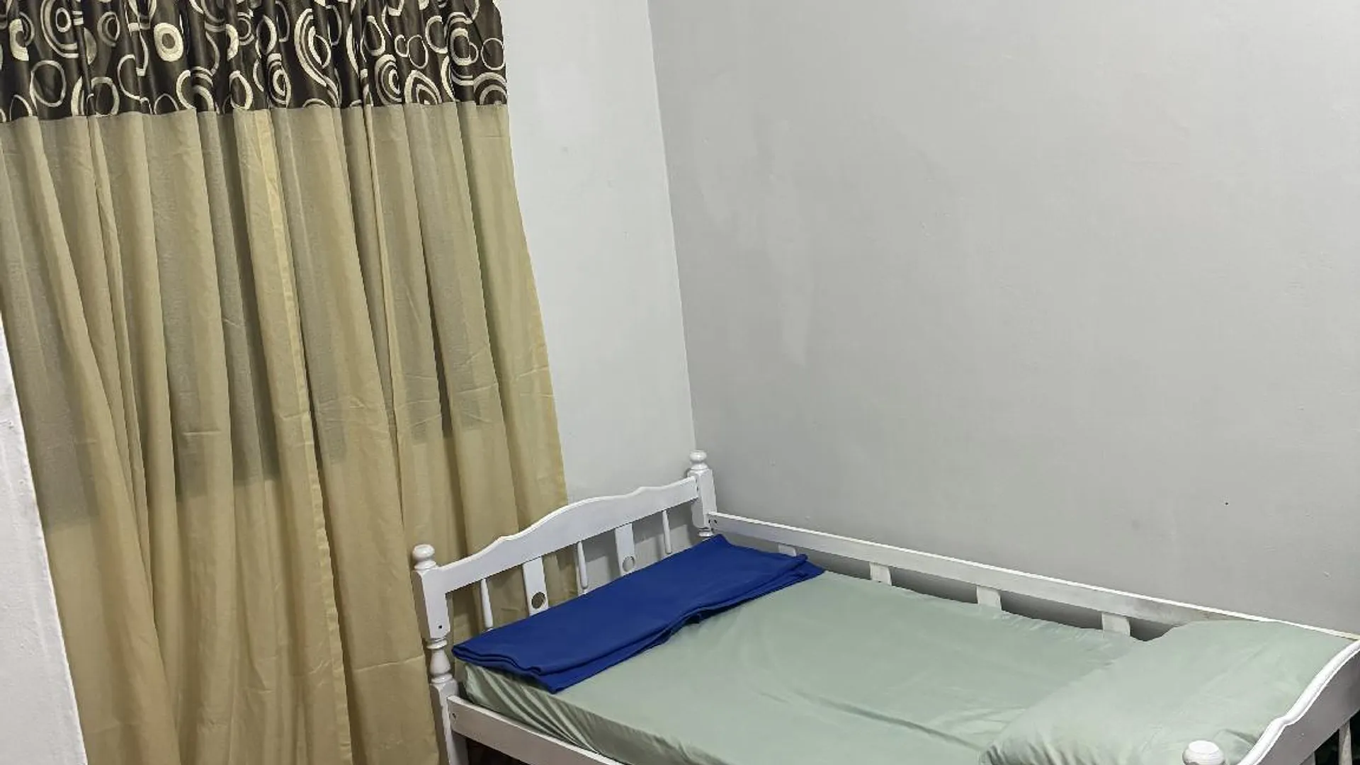 부킷 감비르 부킷 감비르의 프라이빗 하우스 (m², 침실 2개, 프라이빗 욕실 1개) 2성급 싱글룸 객실