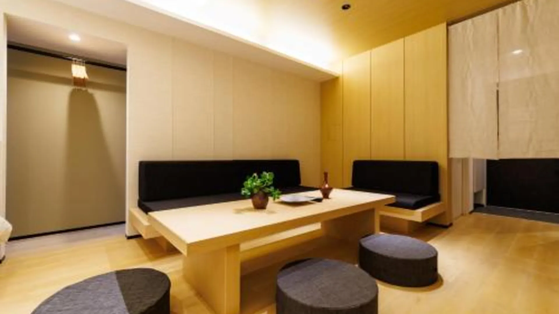 오사카 컴포츠+81 신사이바시 5성급 호텔 수영장