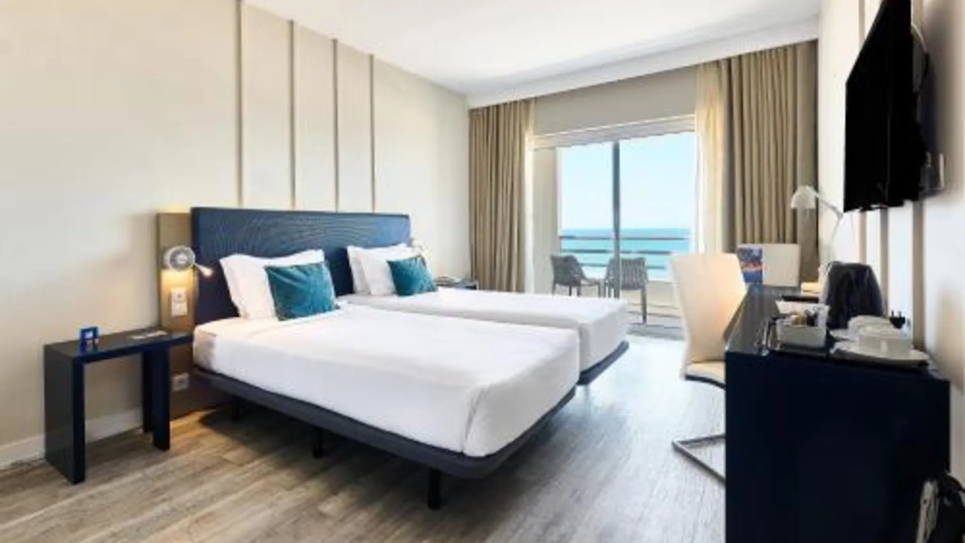 리스본 트립 바이 윈덤 리스보아 카파리카 마르 4성급 호텔 스위트룸