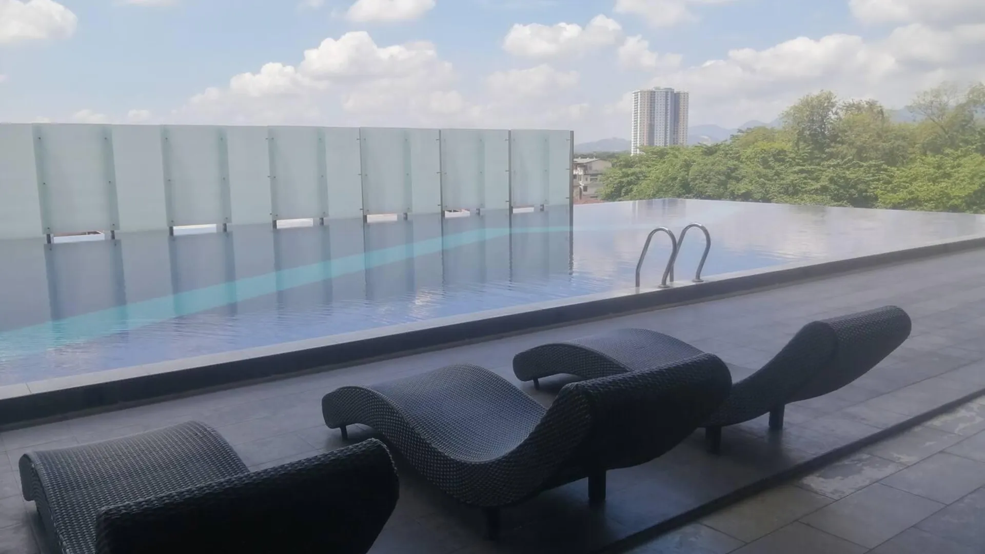 이포 캄풍 쿠차이의 아파트먼트 (880m², 침실 2개, 프라이빗 욕실 2개) 3성급 싱글룸 전망