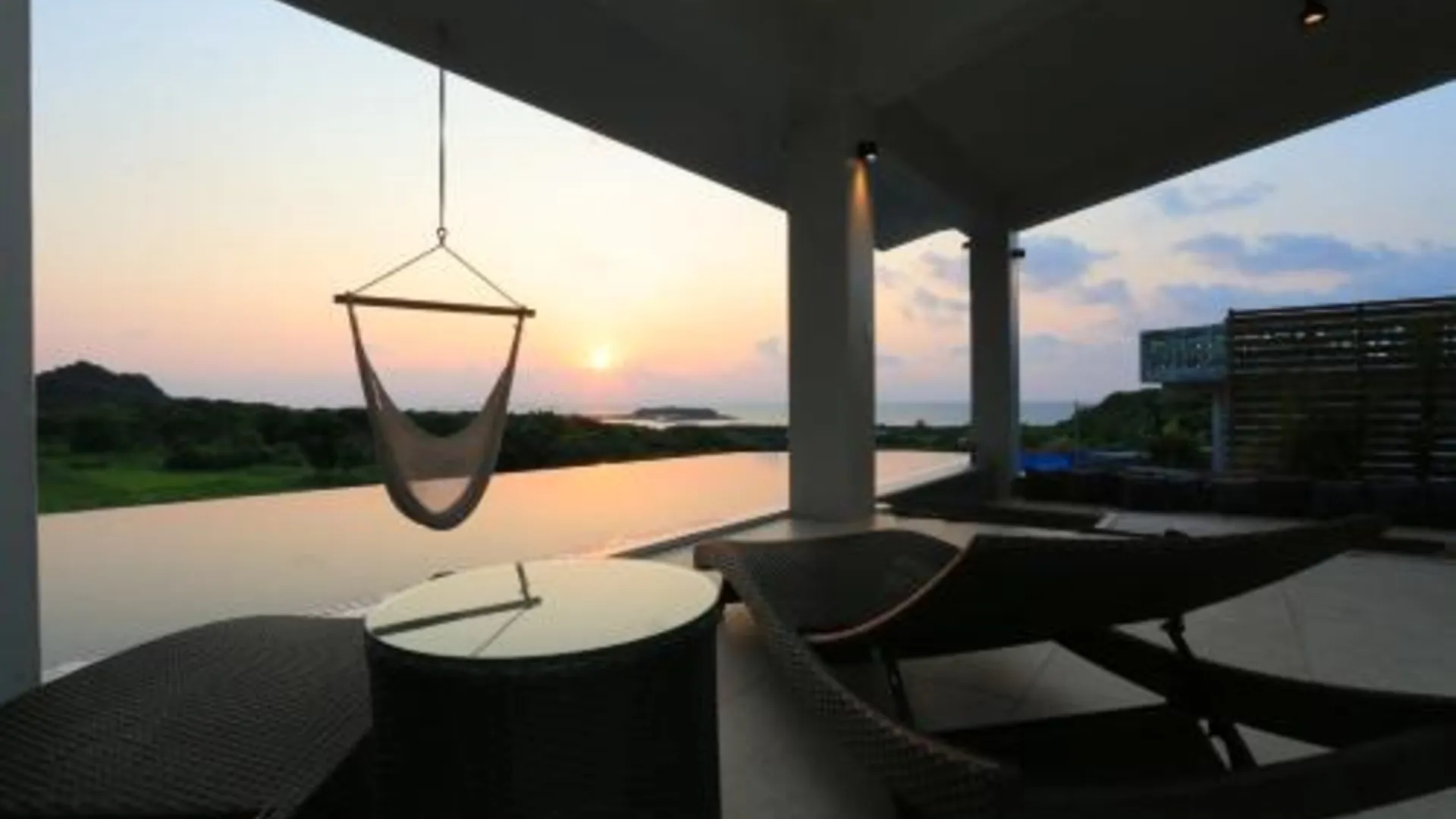 오키나와 본섬 MARINX POOLVILLA NAKANDAKARI 4성급 게스트하우스 수영장