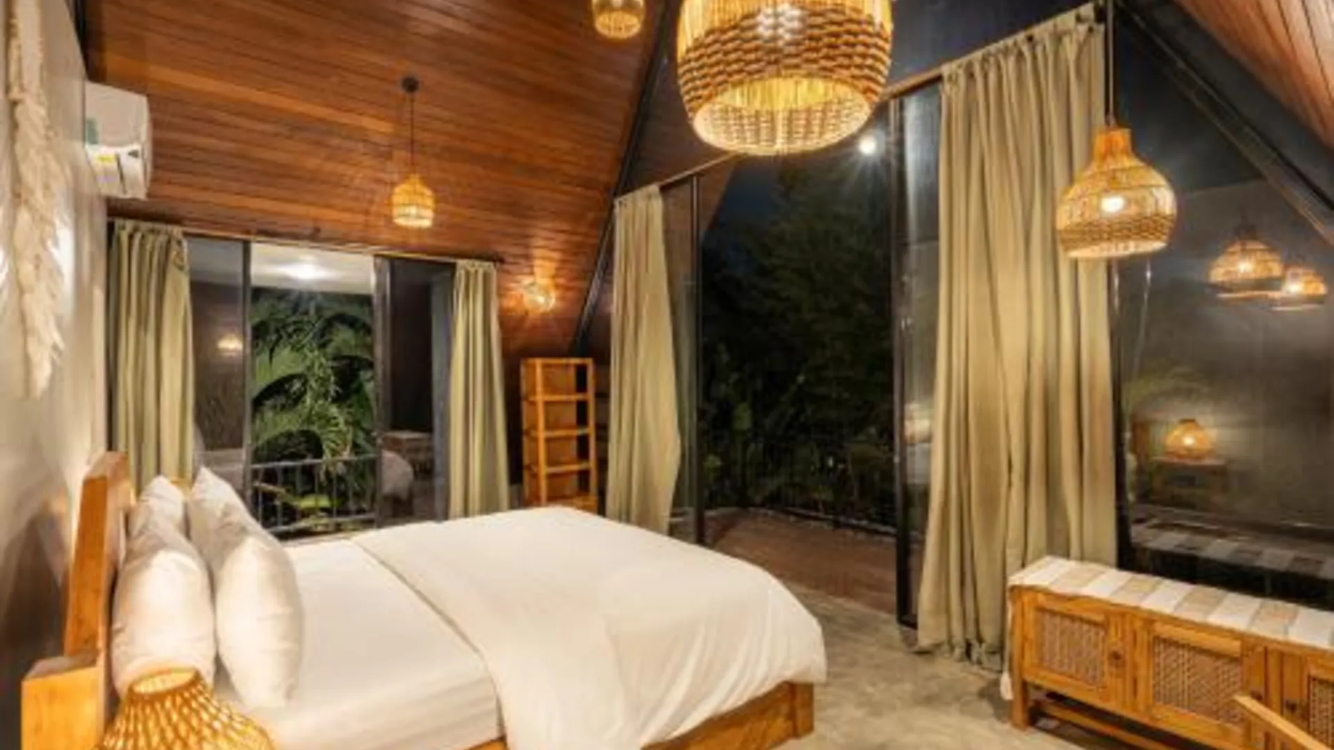 발리 짱구의 빌라 (100m², 침실 2개, 프라이빗 욕실 2개) 2성급 게스트하우스 스위트룸