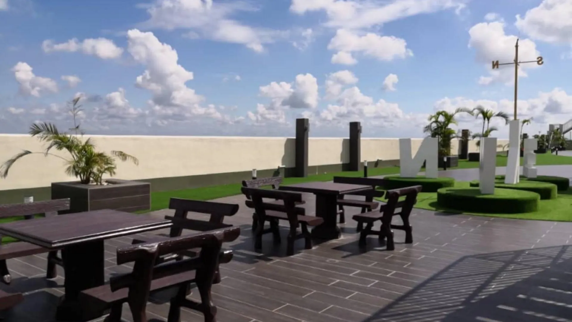 세리 만중 세리 만중의 아파트먼트 (1500m², 침실 3개, 프라이빗 욕실 2개) 4성급 게스트하우스 레스토랑