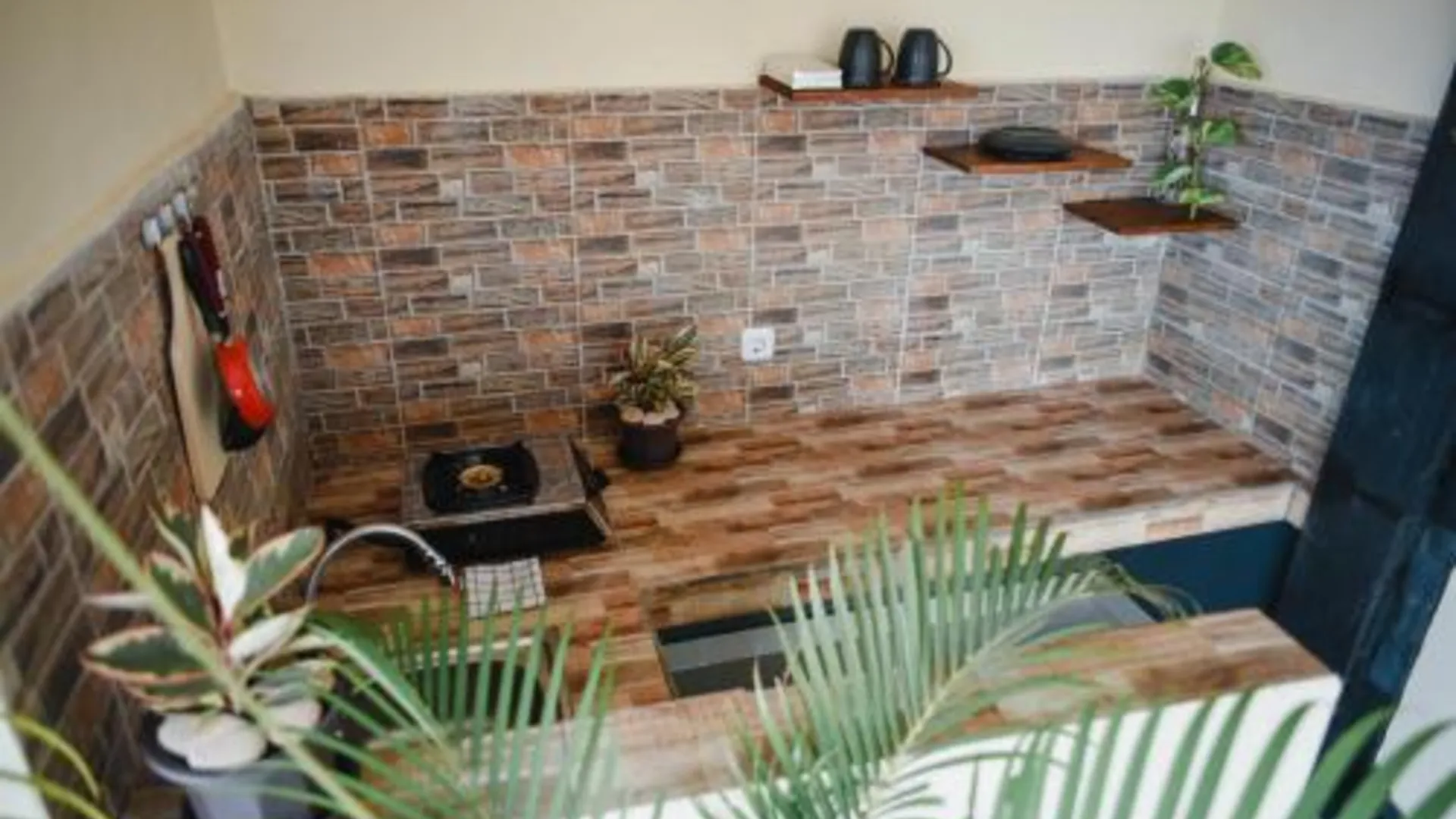 발리 Deko House 2성급 게스트하우스 수영장