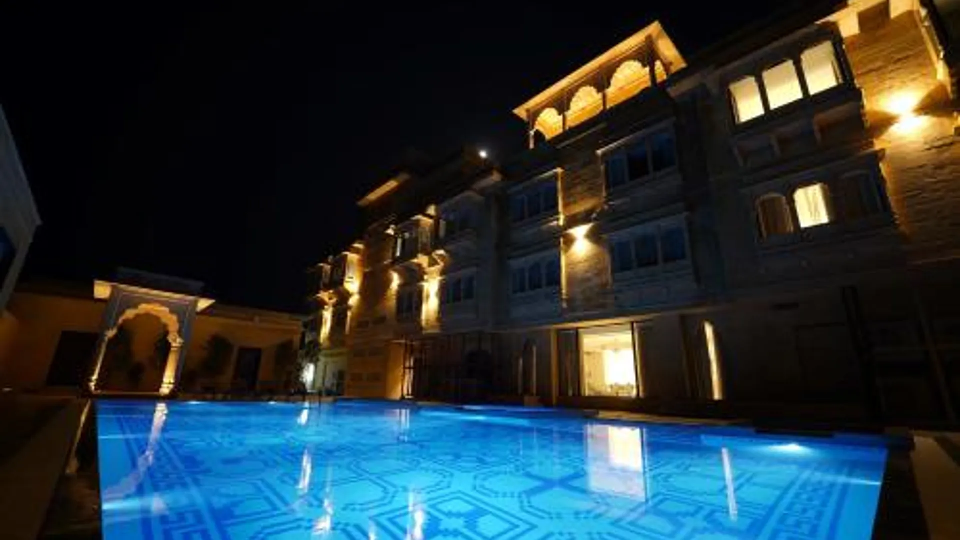 푸쉬카르 Sehdev Bagh 5성급 호텔 수영장