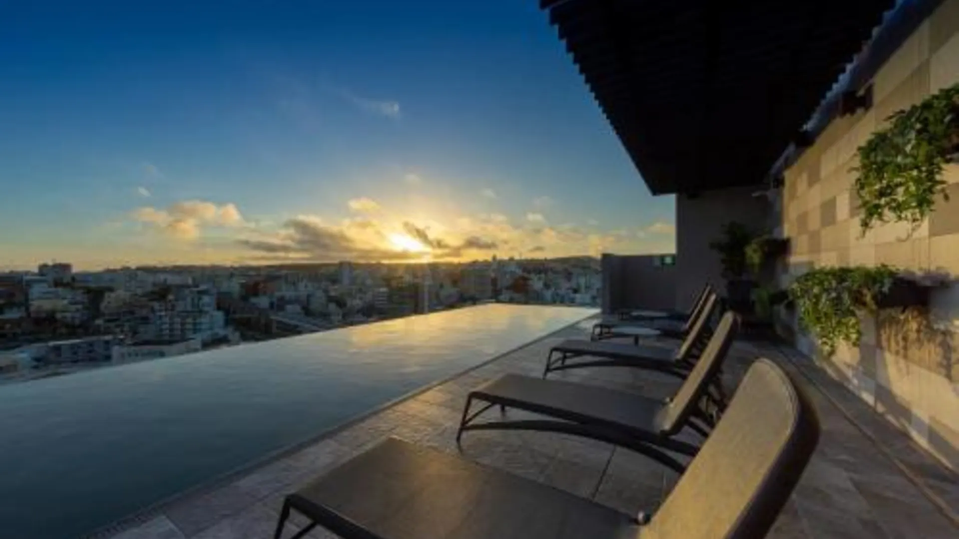 오키나와 본섬 Hewitt Resort Naha 5성급 호텔 수영장