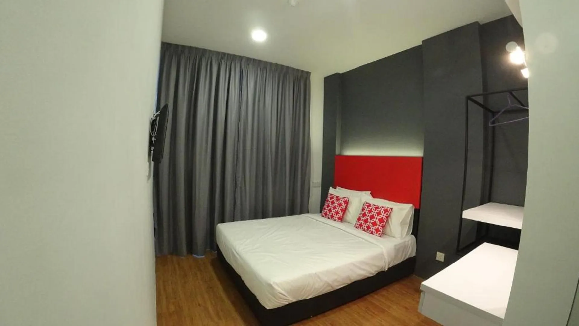 젠자롬 더 레드 호텔 2성급 호텔 수영장