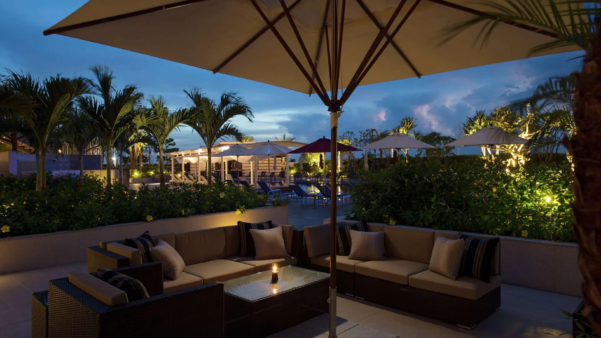 오키나와 본섬 힐튼 오키나와 자탄 리조트 4성급 호텔 수영장