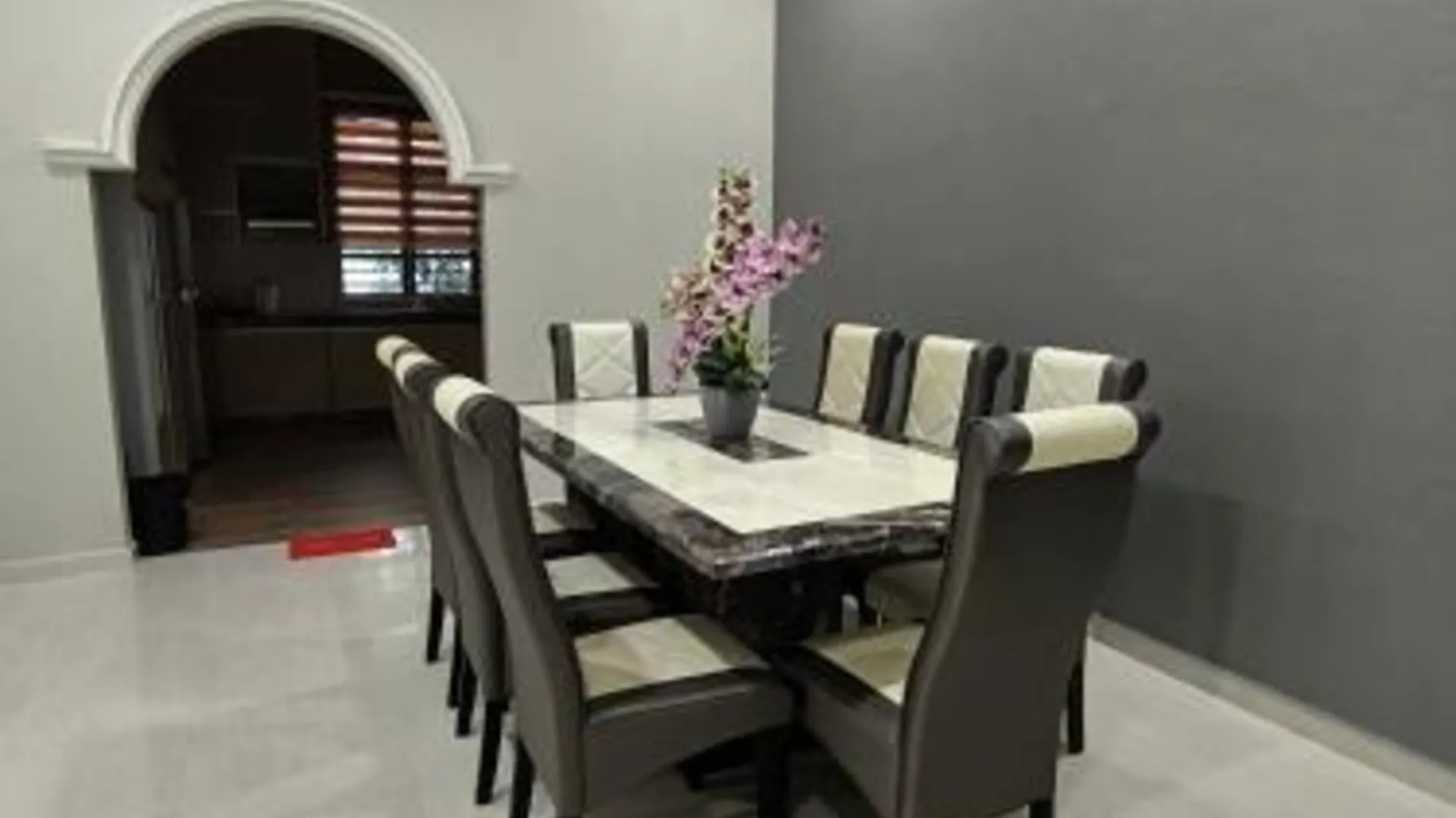 타나 메라 풀라이 촌동의 방갈로 (m², 침실 4개, 프라이빗 욕실 3개) 2성급 게스트하우스 로비