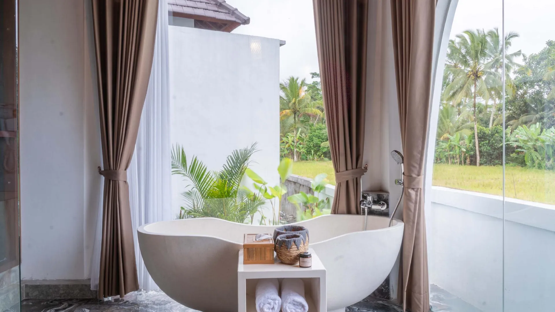 발리 카사 마두 5성급 게스트하우스 수영장