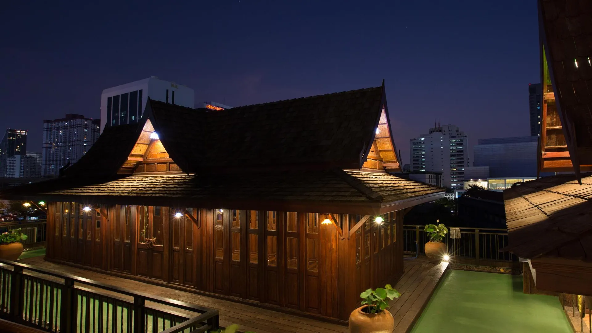 방콕 트루 시암 랑남 호텔 3성급 호텔 외관