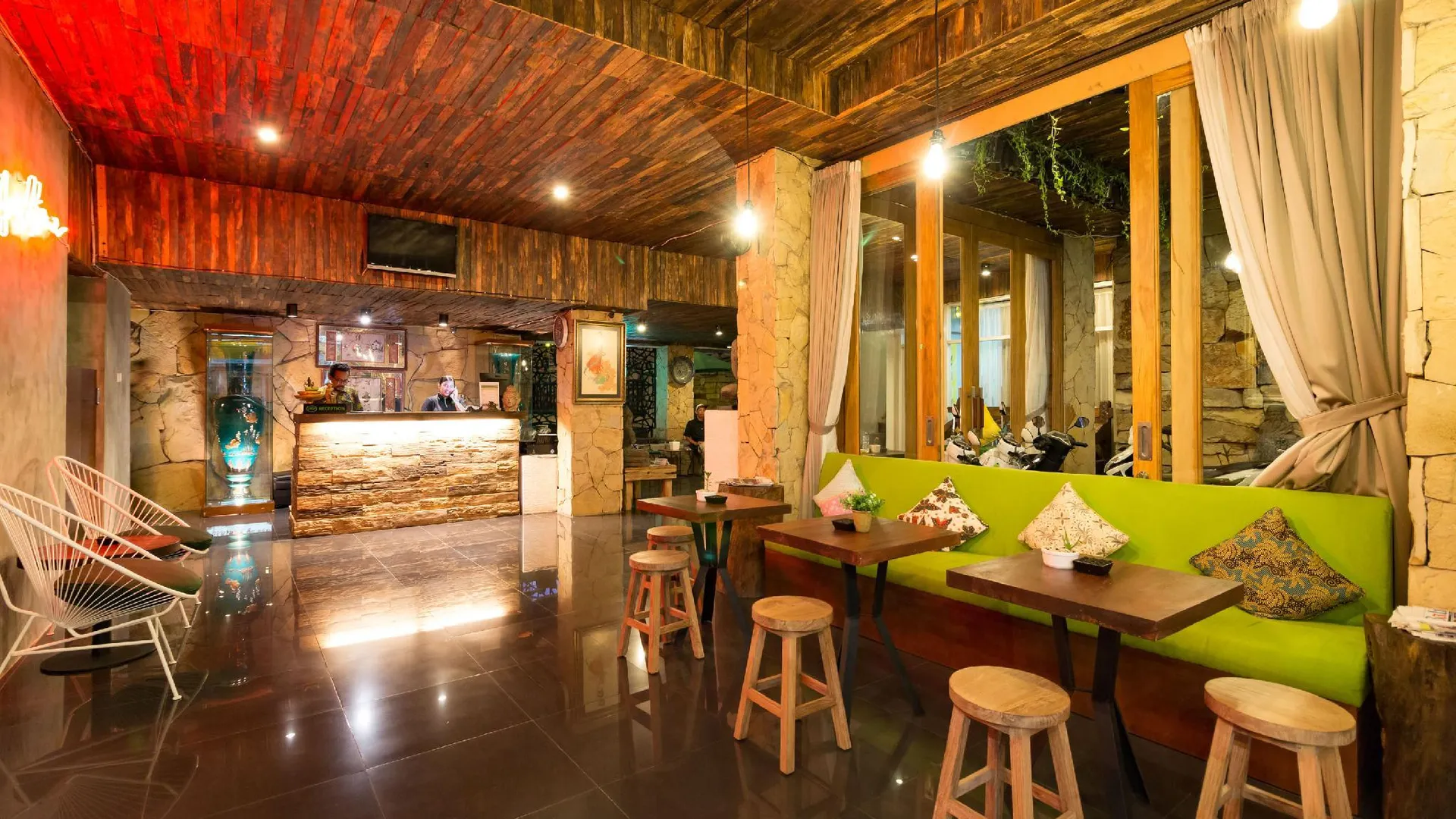 발리 하디 포에트라 호텔 3성급 호텔 외관