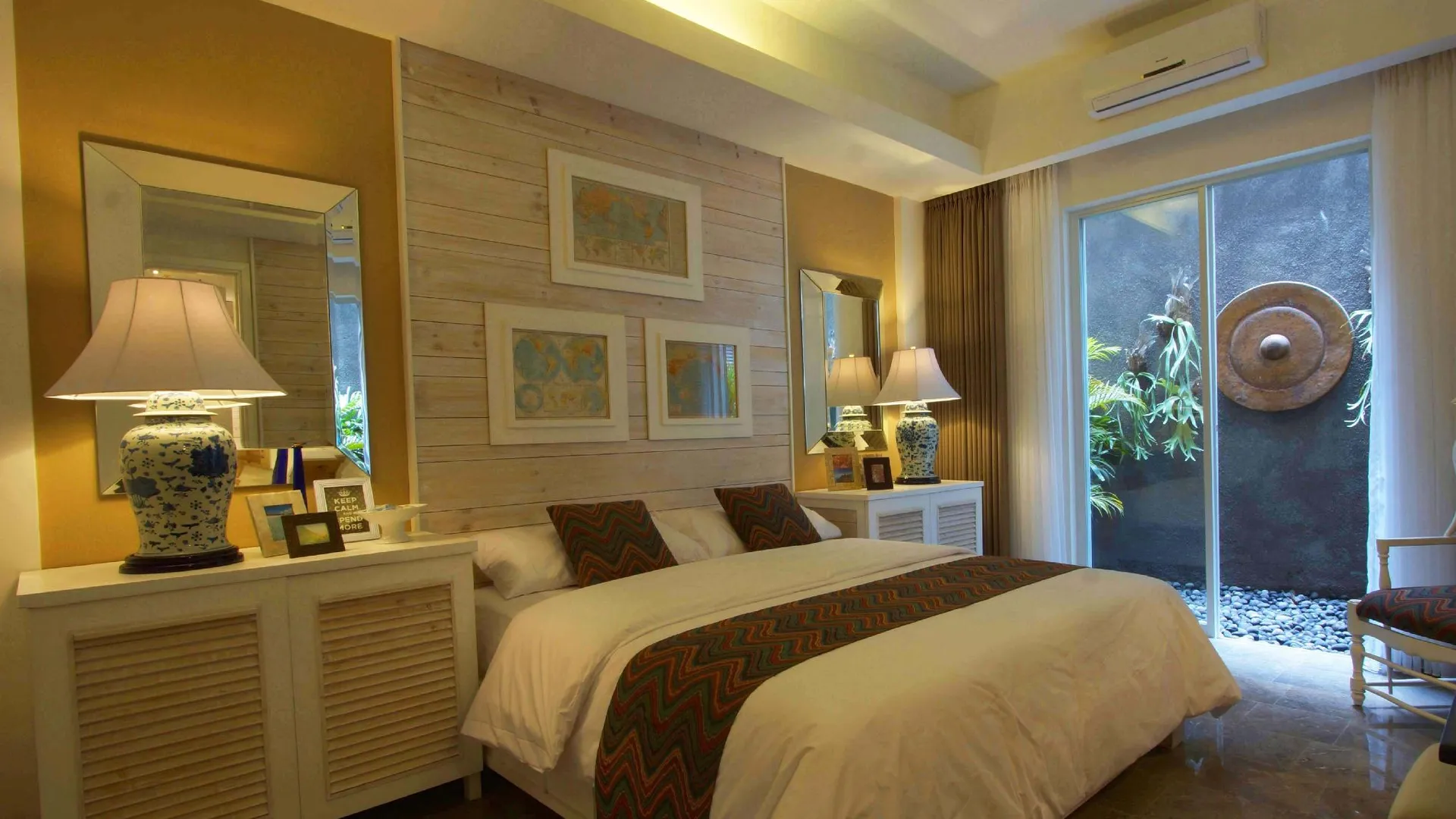 발리 칸젱 스위트룸 쁘띠탕겟 3성급 호텔 객실