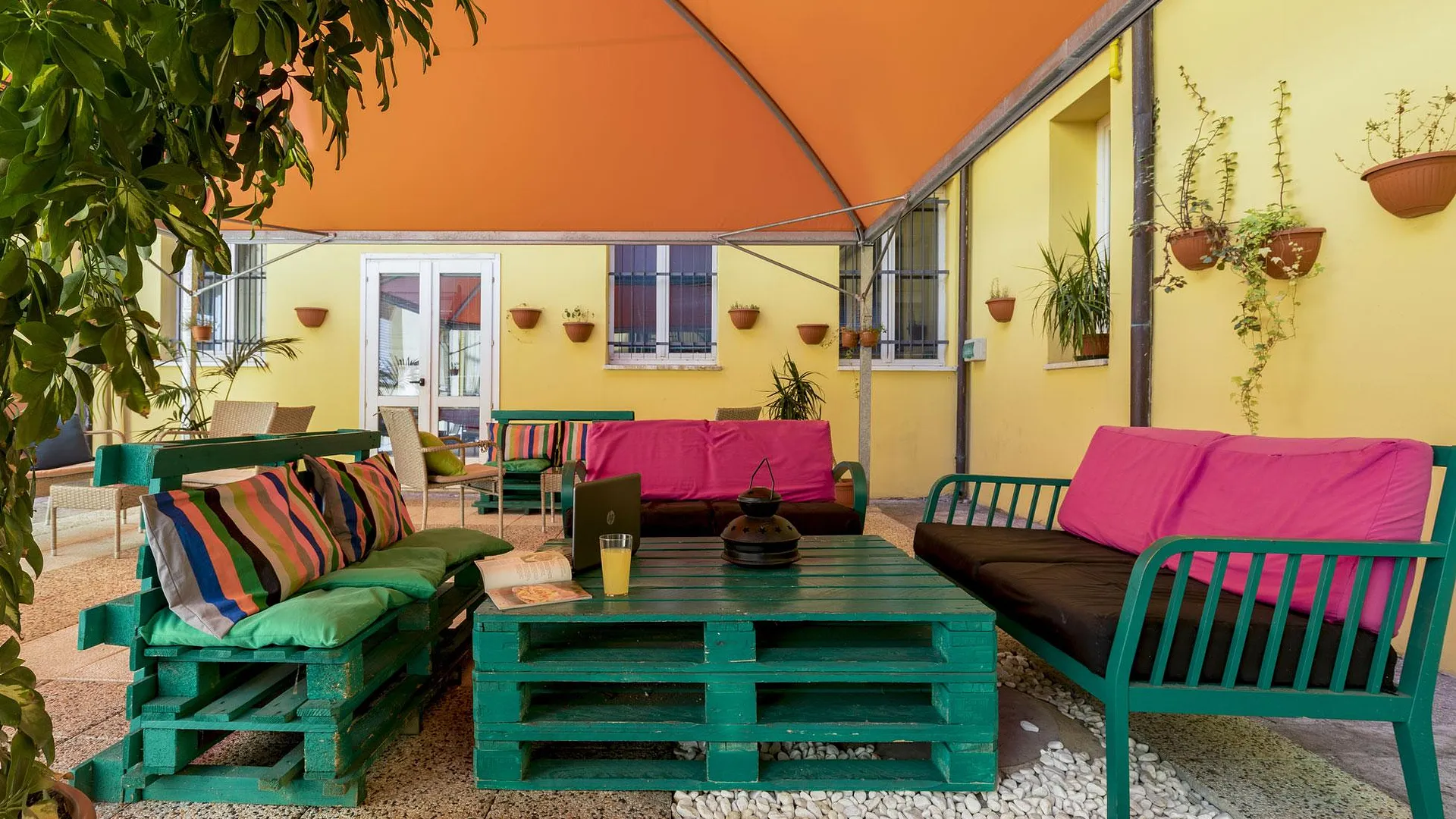 모데나 호스텔 모데나 산 필리포 네리 3성급 호텔 로비