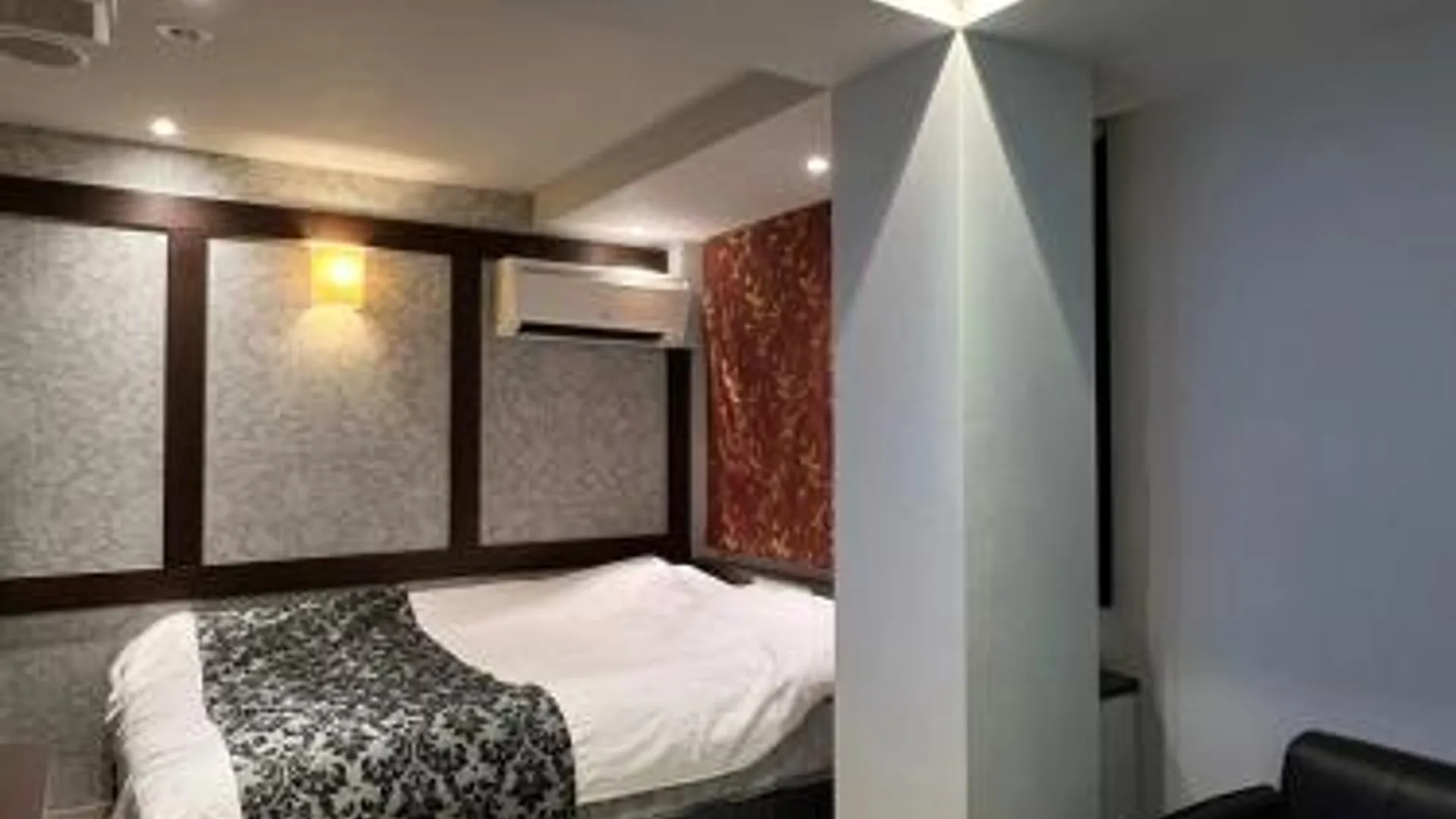 고베 トランス 神戸三宮男塾ホテルグループ 2성급 호텔 로비