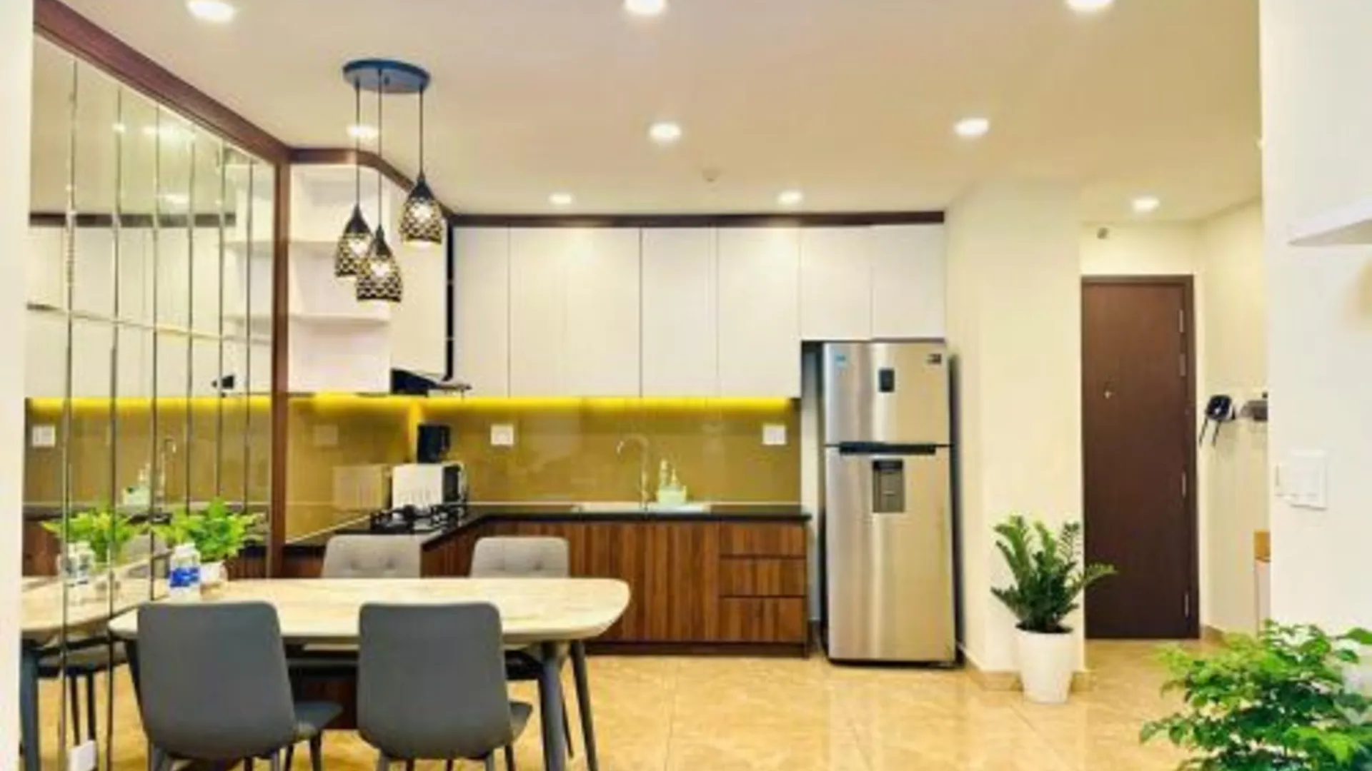 호치민 유어홈즈 선라이즈시티뷰 군 7 4성급 게스트하우스 레스토랑