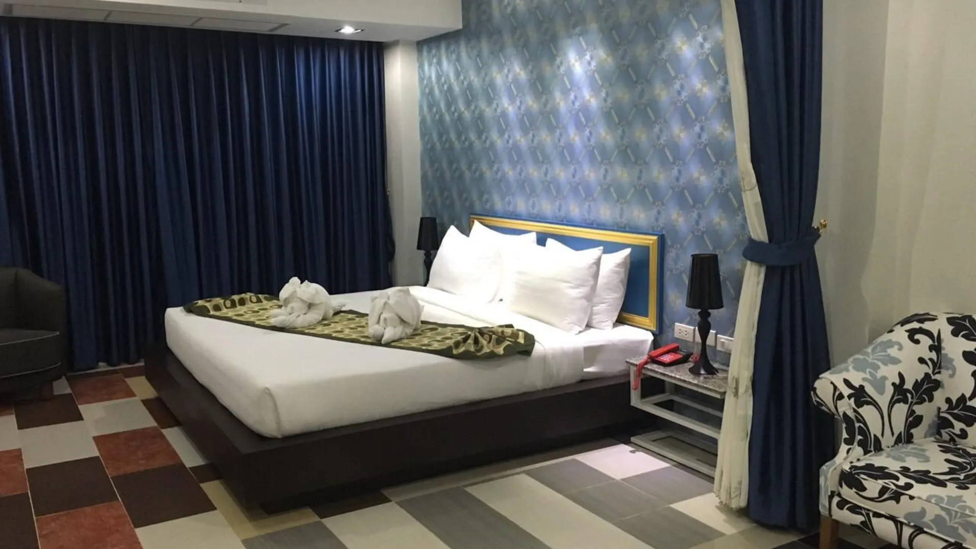 방콕 빠투남 카사 2성급 호텔 스위트룸