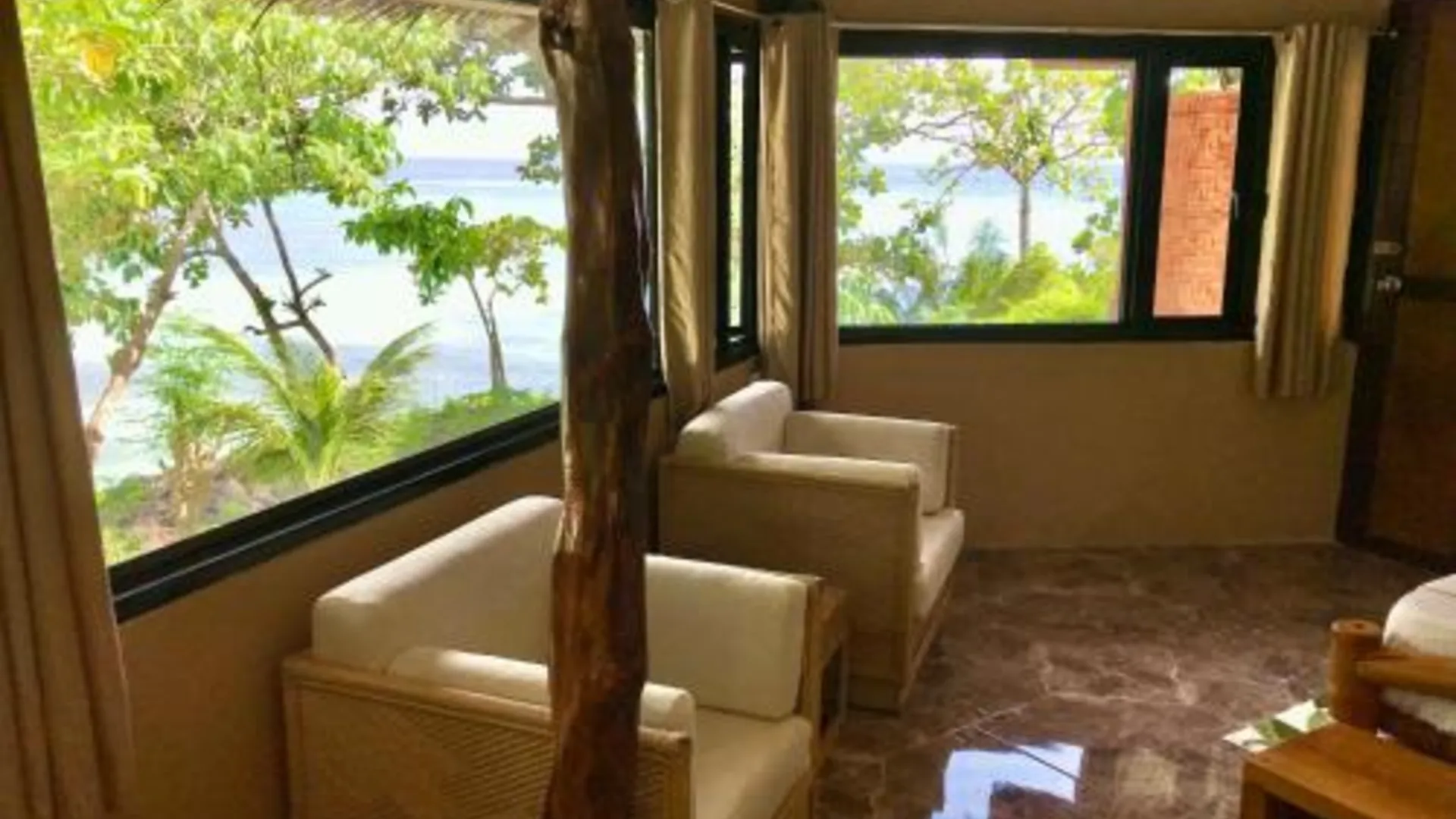 세부 카모테스 케이 하이드어웨이 호텔 객실