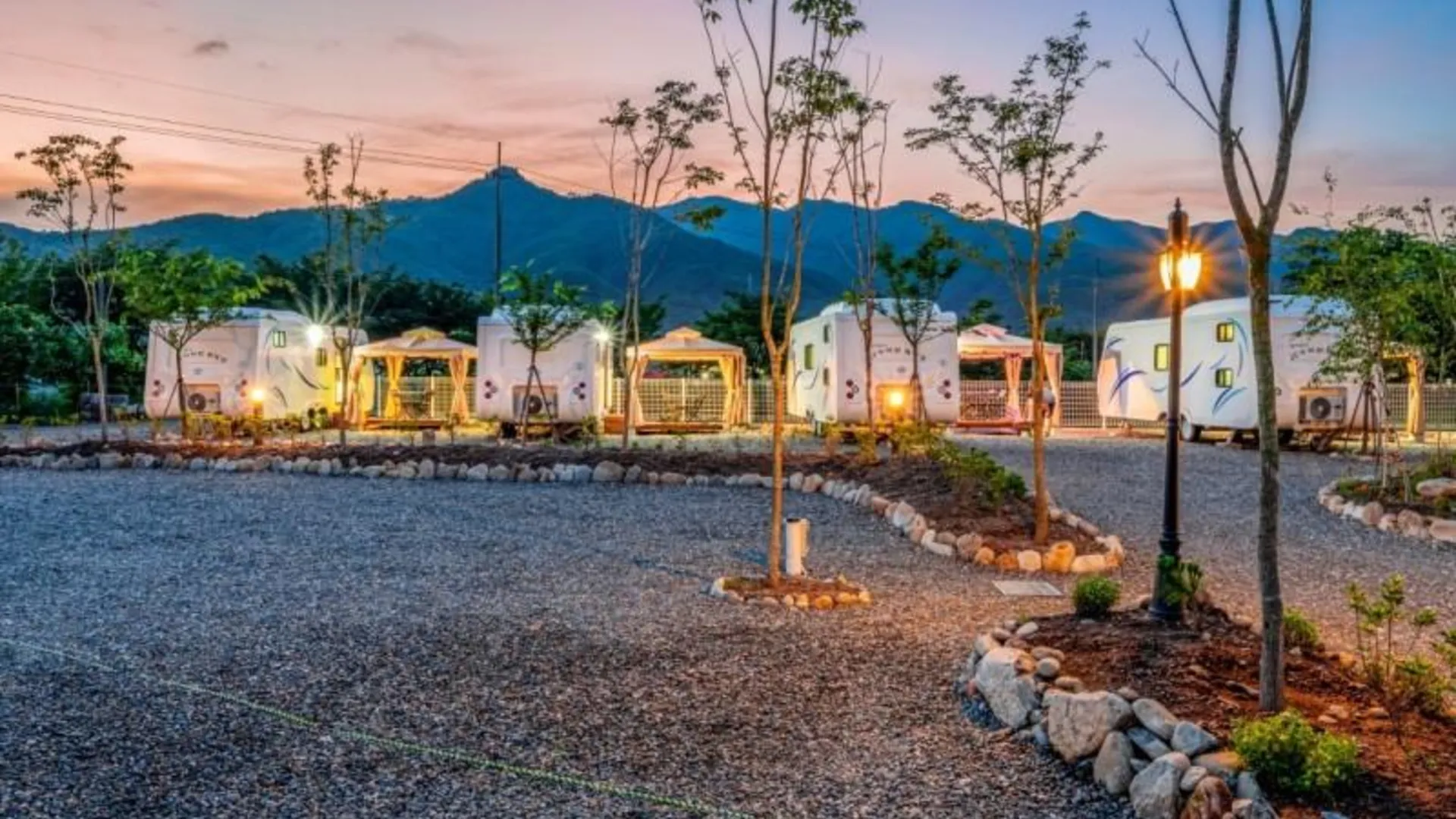 가평 가평 제이와이캠핑&카라반 2성급 게스트하우스 외관