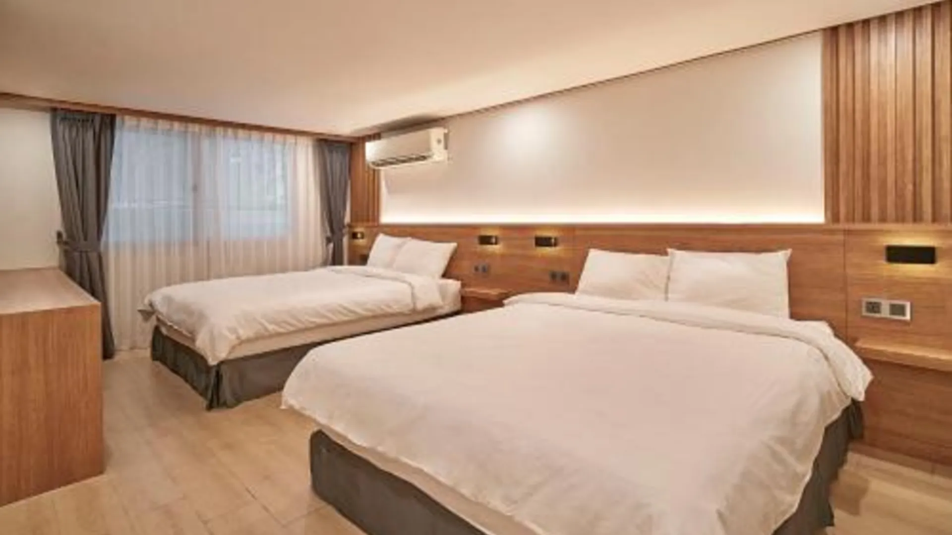 서울 먼데이 크래커 홍대 4성급 호텔 스위트룸