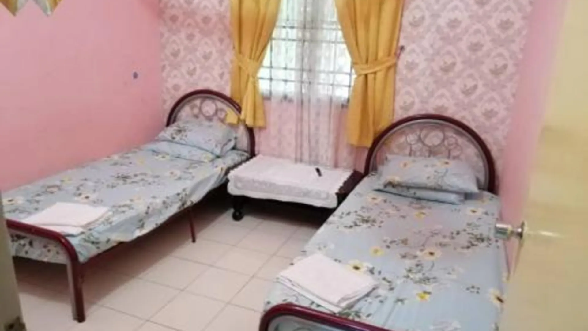 이포 탐분의 프라이빗 하우스 (1600m², 침실 3개, 프라이빗 욕실 2개) 3성급 게스트하우스 객실