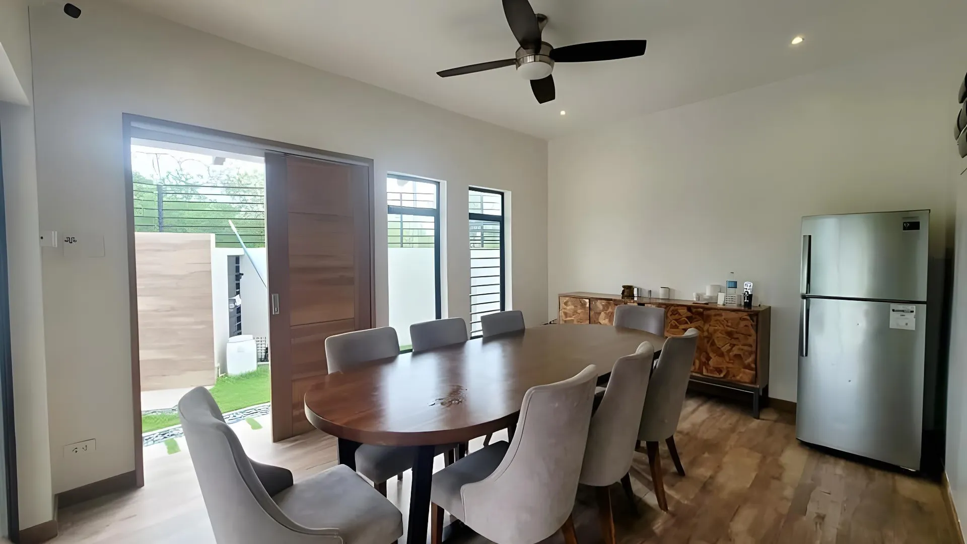 세부 막탄 섬의 프라이빗 하우스 (548m², 침실 5개, 프라이빗 욕실 4개) 3성급 싱글룸 외관