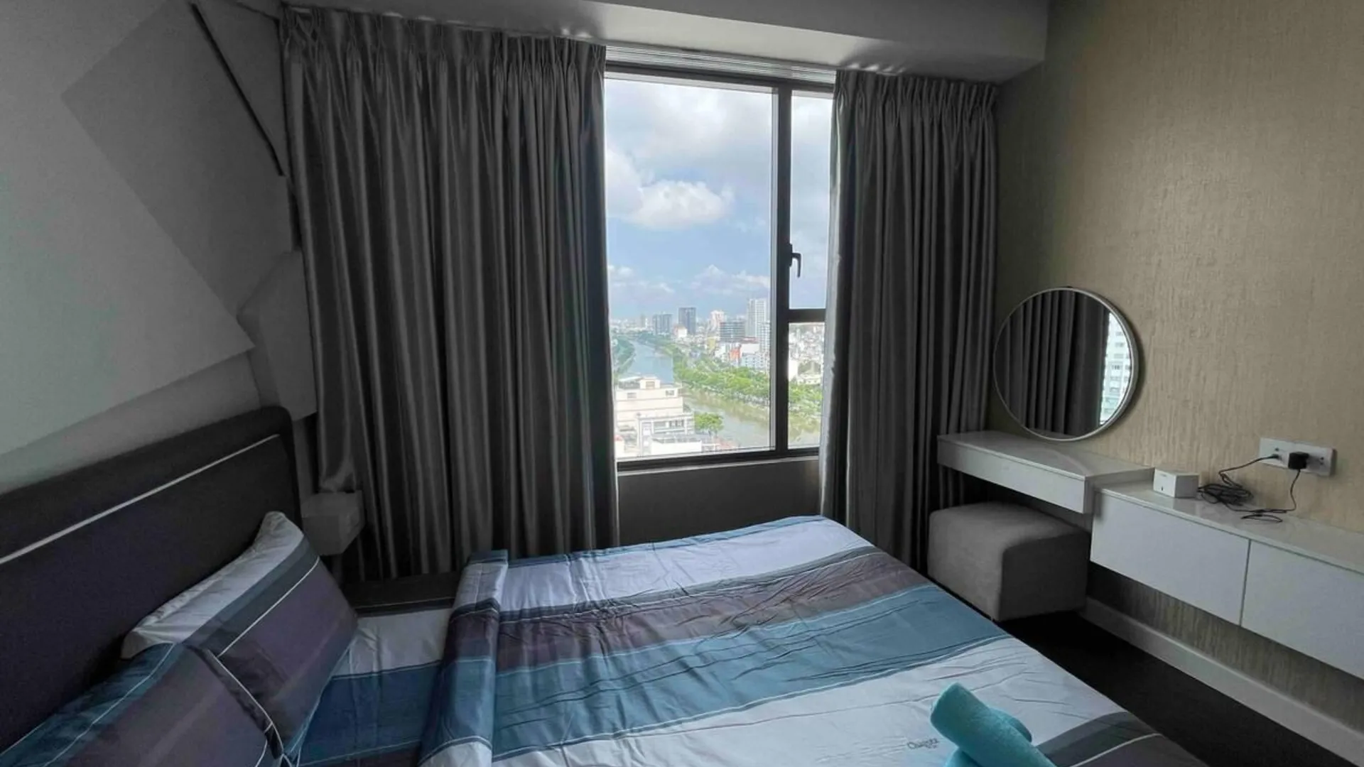 호치민 4군의 아파트먼트 (95m², 침실 3개, 프라이빗 욕실 2개) 3성급 싱글룸 레스토랑