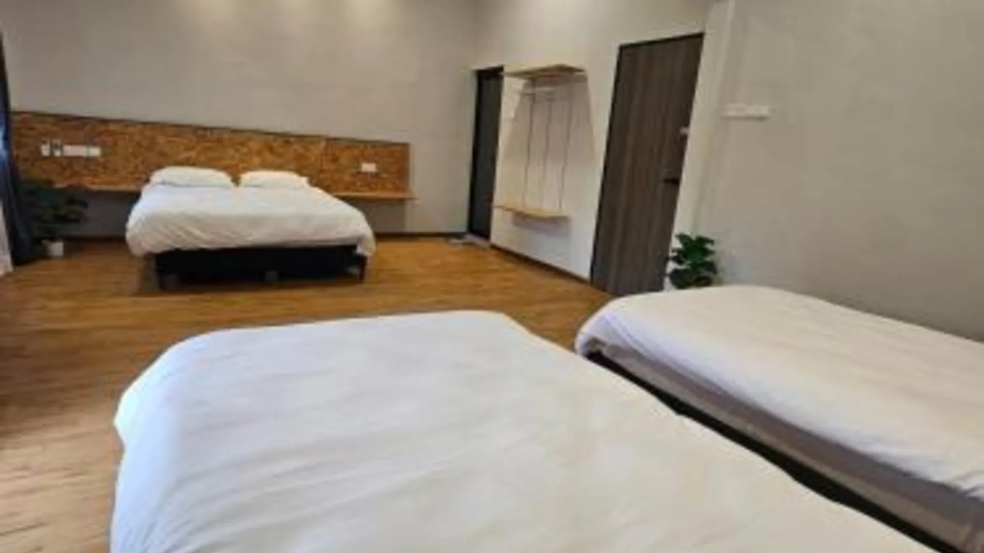 쿠안탄 레이크 치니의 프라이빗 하우스 (m², 침실 4개, 프라이빗 욕실 4개) 2성급 게스트하우스 스위트룸