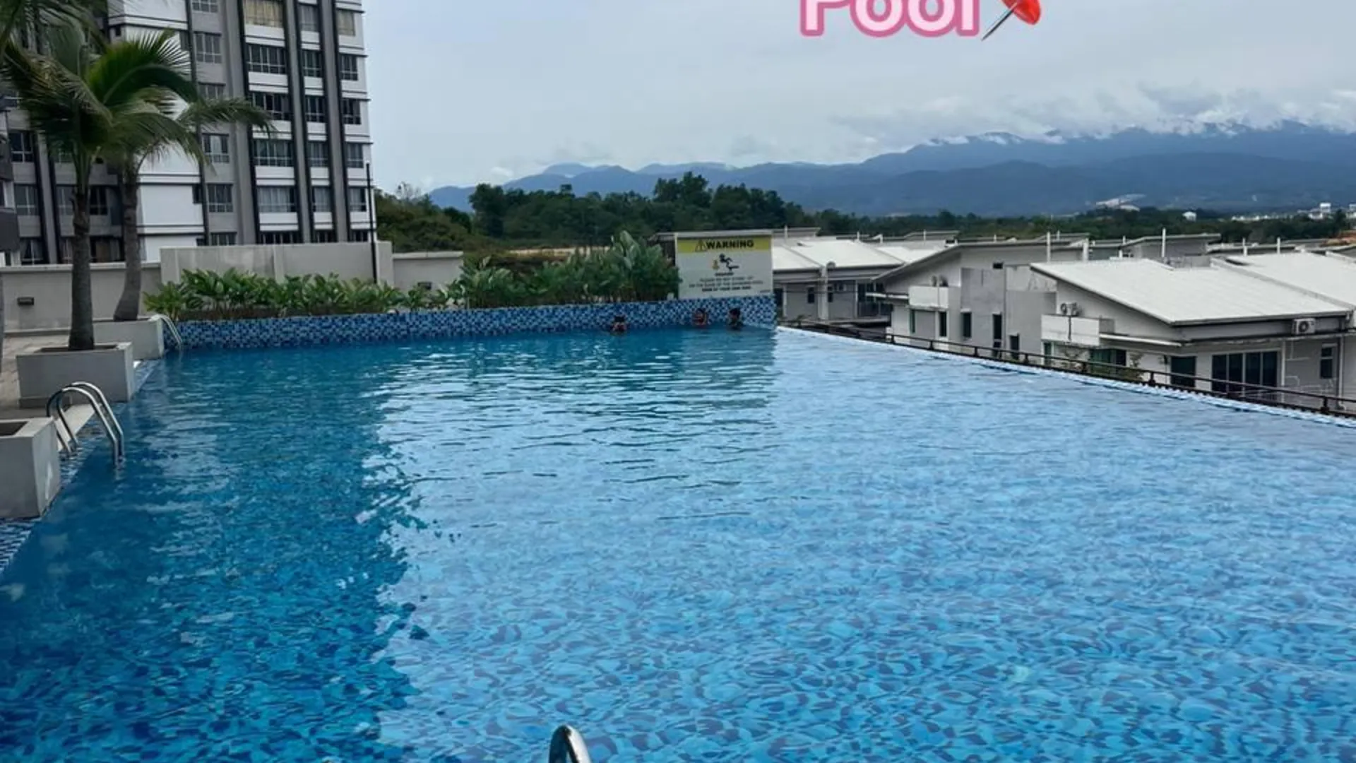 이포 캄퐁 울루 세포르의 프라이빗 하우스 (1500m², 침실 4개, 프라이빗 욕실 3개) 4성급 게스트하우스 로비