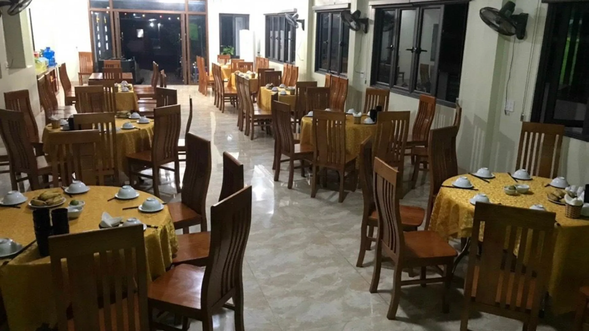 바 베 타이 빈 바 베 호텔 2성급 호텔 레스토랑