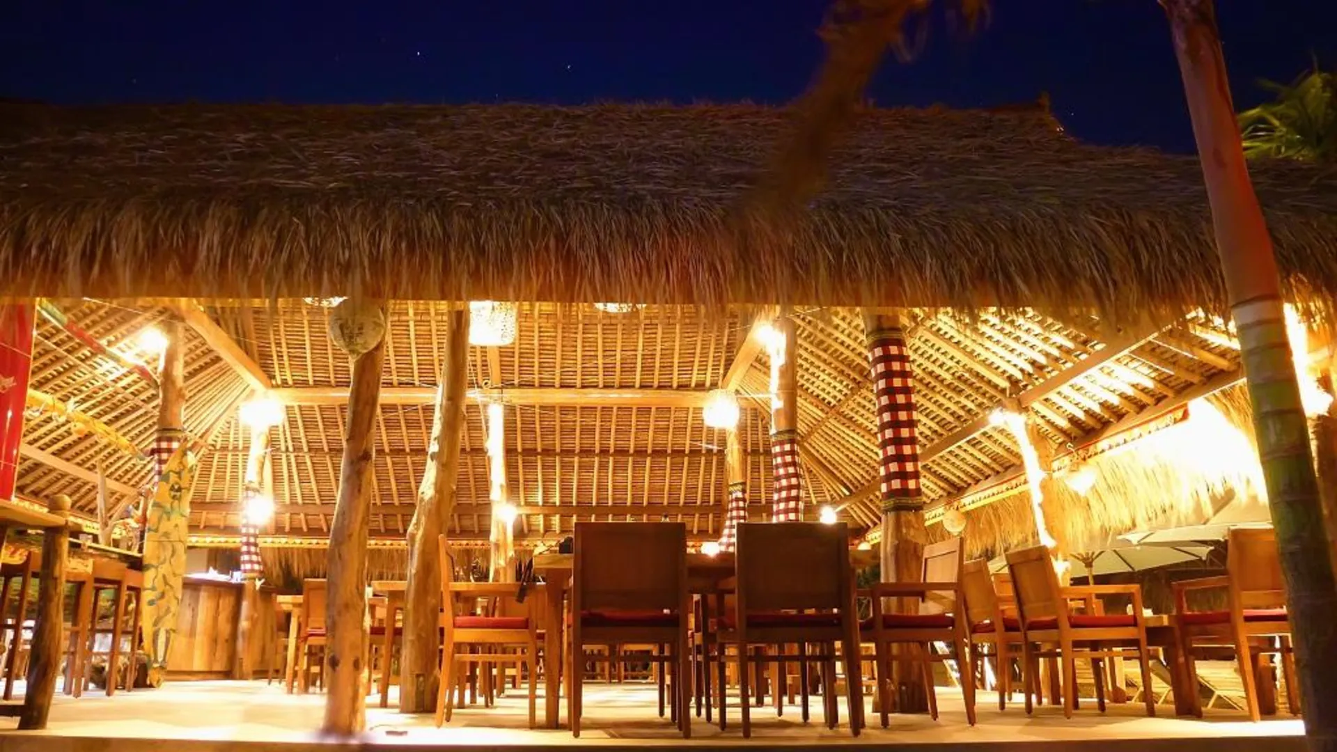 발리 플라워 버드 벙갈로 5성급 게스트하우스 레스토랑