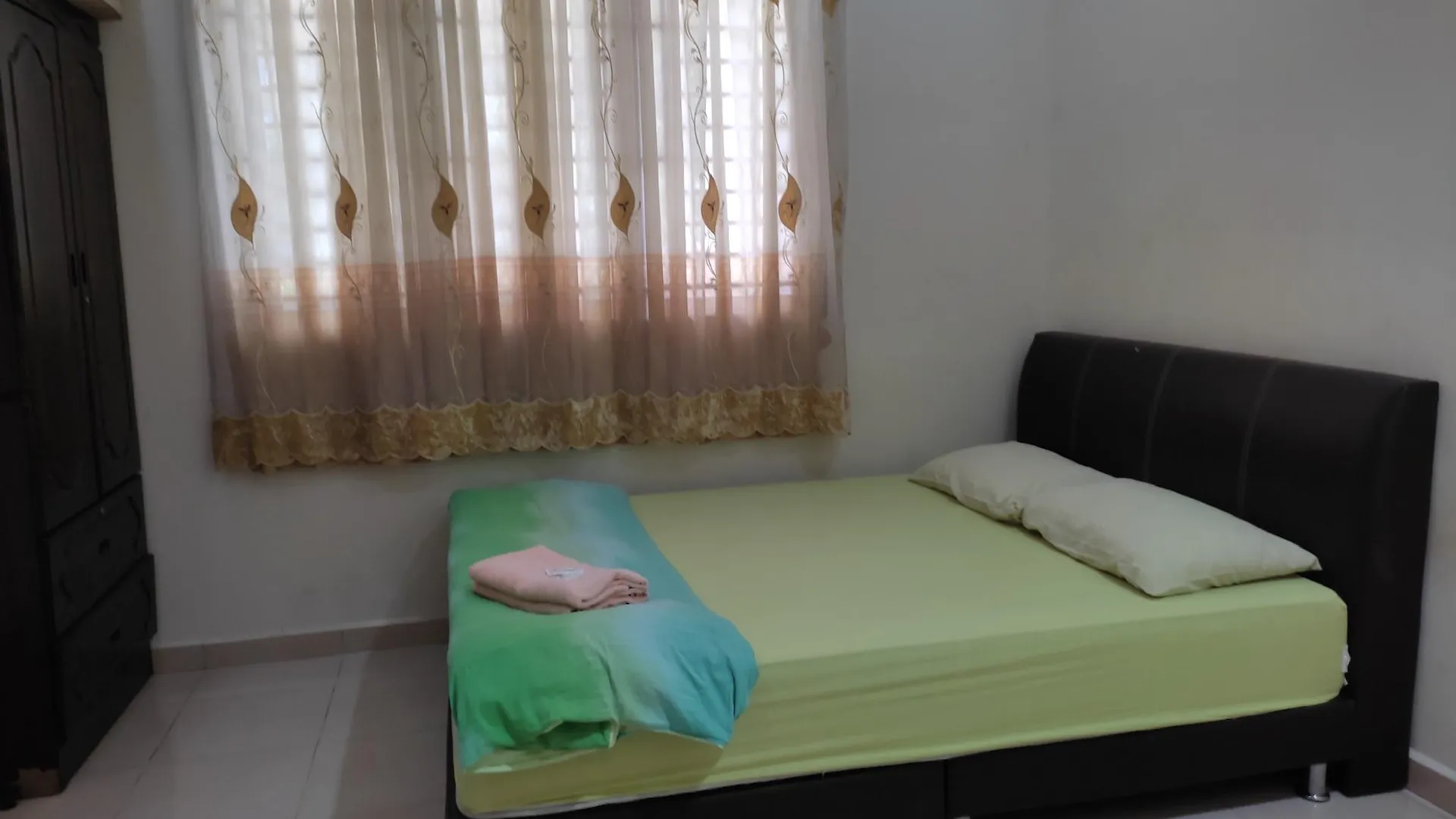 둥군 파카의 프라이빗 하우스 (75m², 침실 4개, 프라이빗 욕실 2개) 2성급 게스트하우스 스위트룸