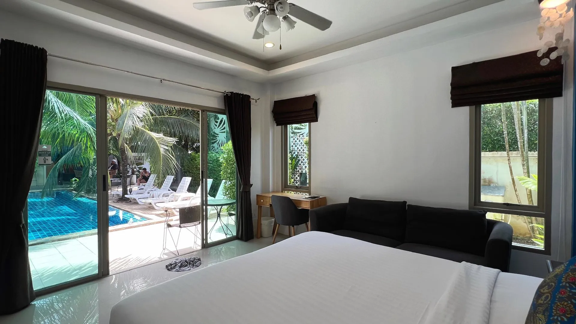 푸켓 더 스너그 에어포트텔 3성급 호텔 스위트룸