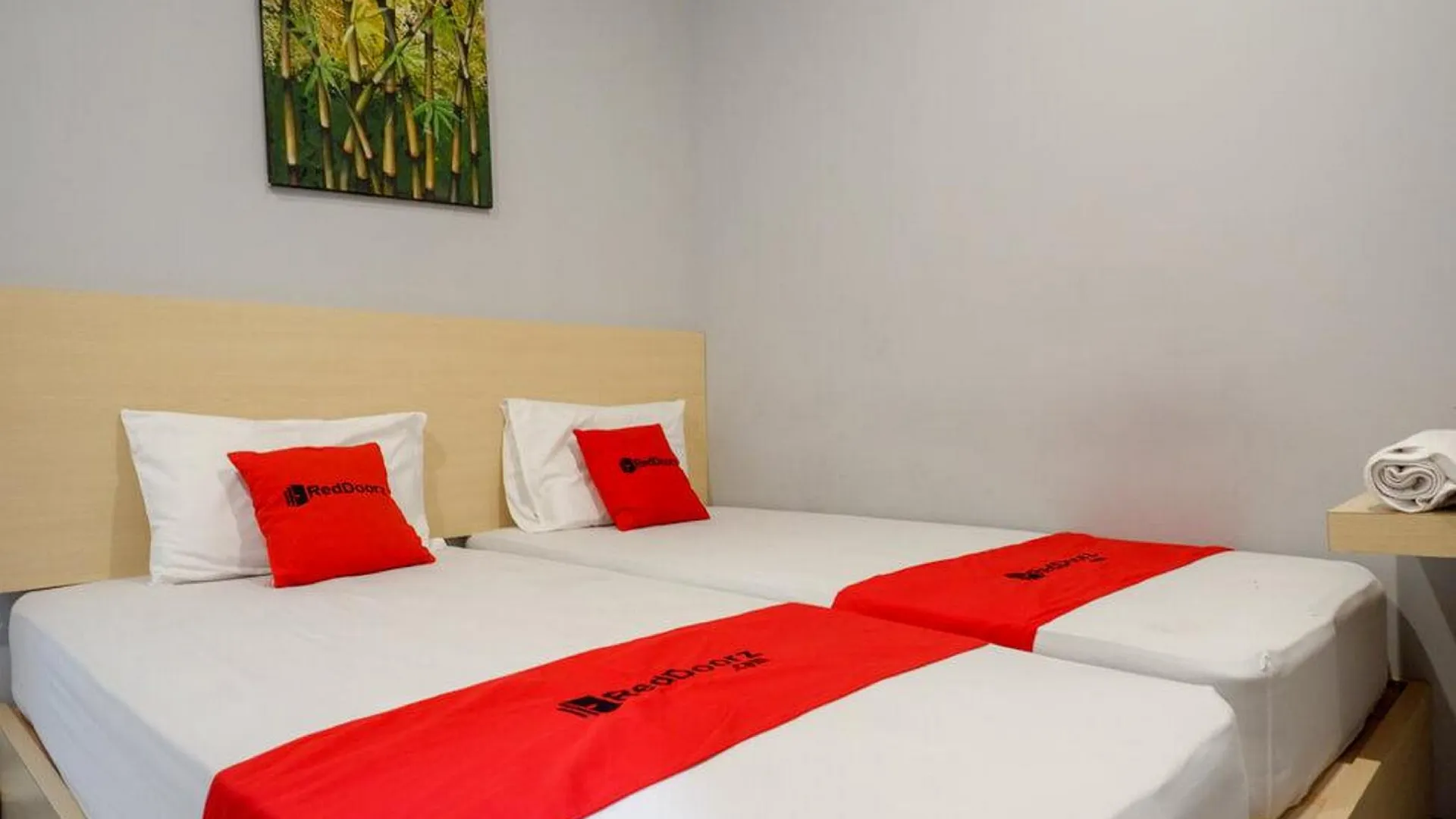 마카사르 RedDoorz Plus @Hawai Inn Near Mall of Panakukang 3성급 호텔 스위트룸