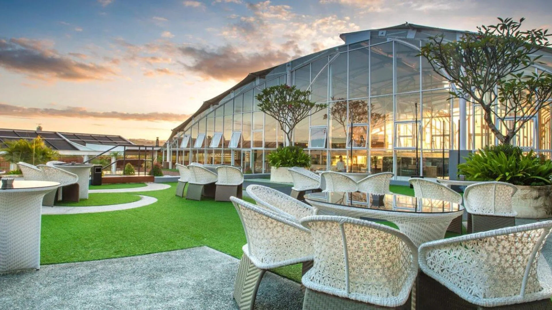 발리 킬라 인피니티8 발리 인스파이어드 바이 아에로위사타 호텔 앤 리조트 4성급 호텔 수영장