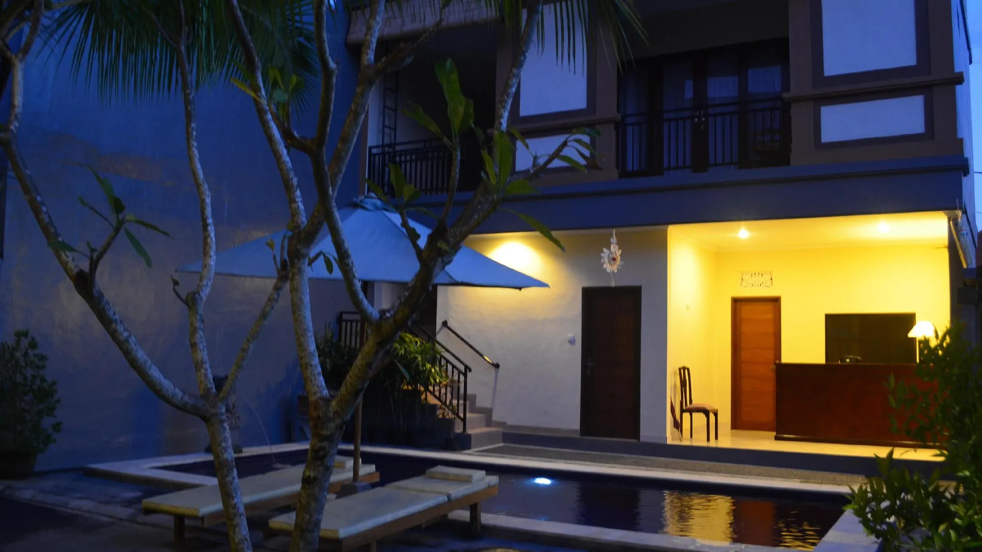 발리 다부미토 게스트하우스 2성급 호텔 레스토랑