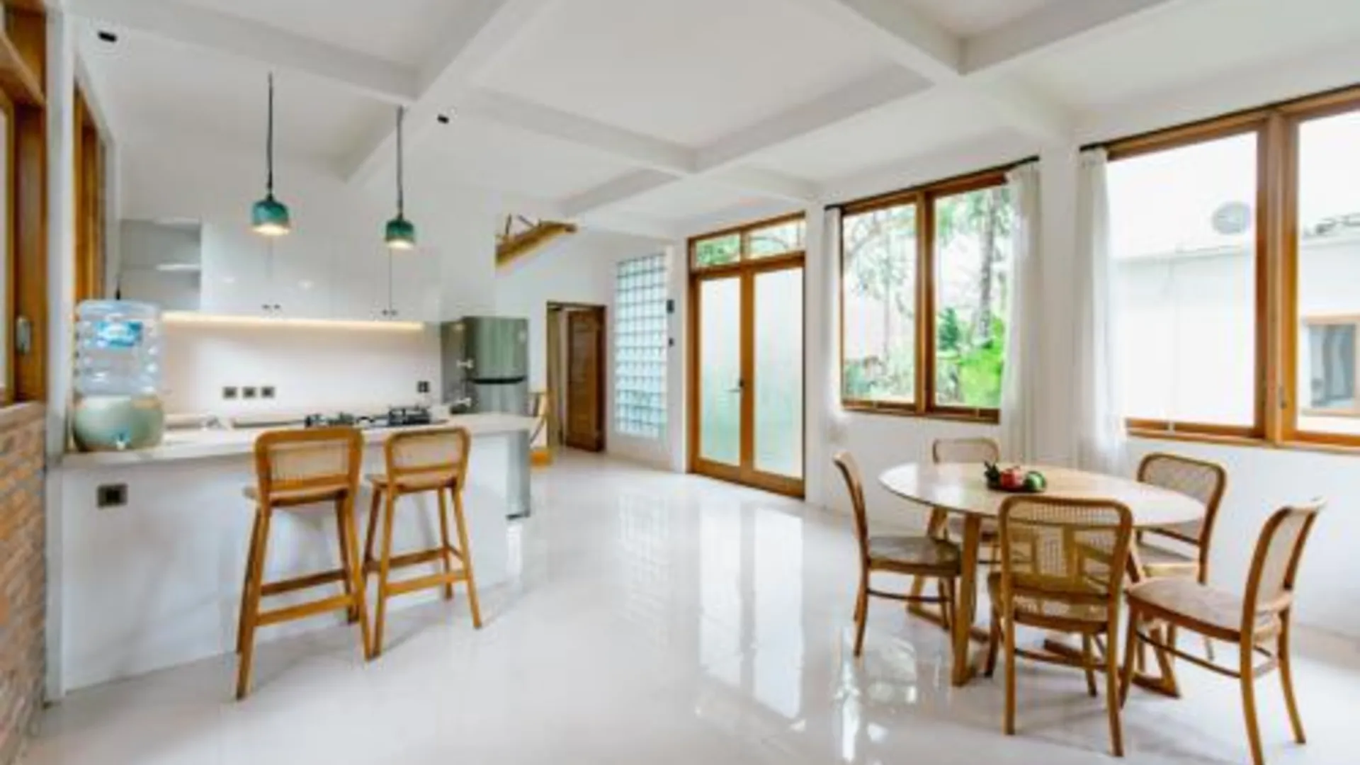 발리 Hemma Human Home 4성급 게스트하우스 수영장