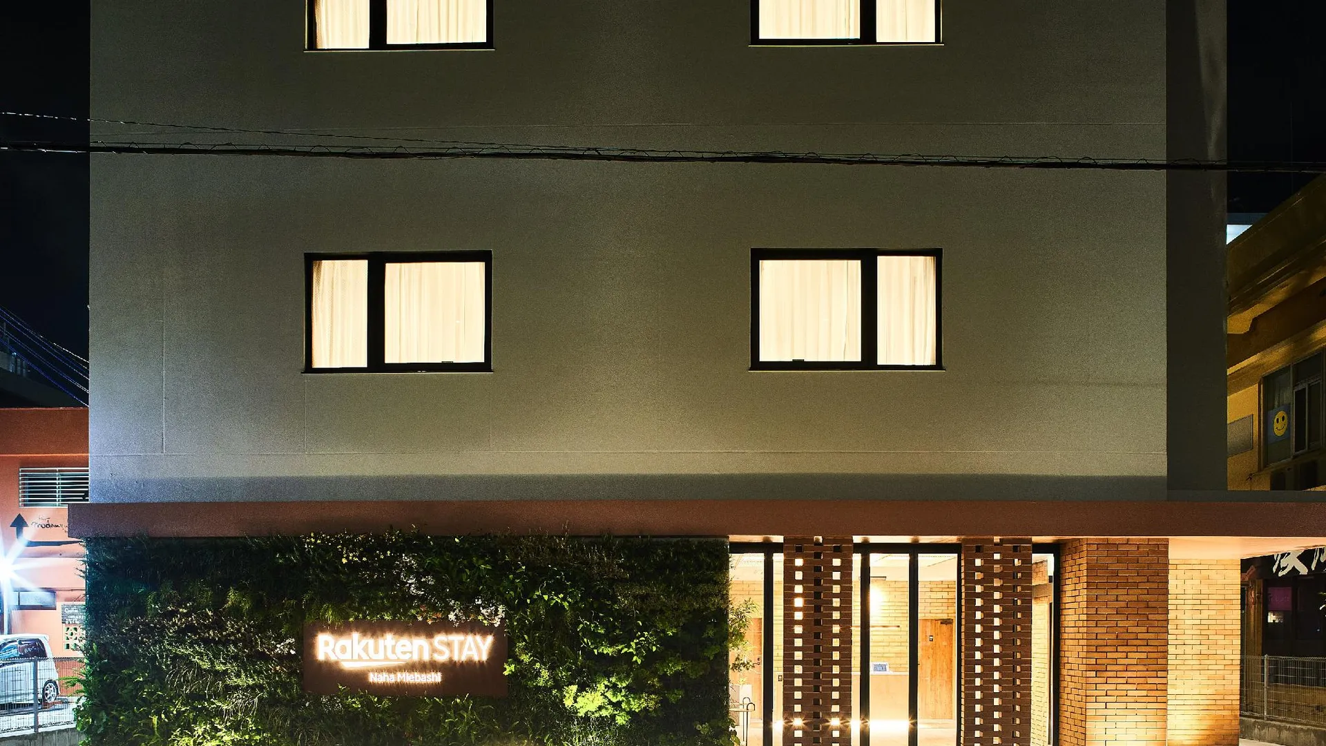 오키나와 본섬 라쿠텐 스테이 나하 미에바시 4성급 게스트하우스 객실