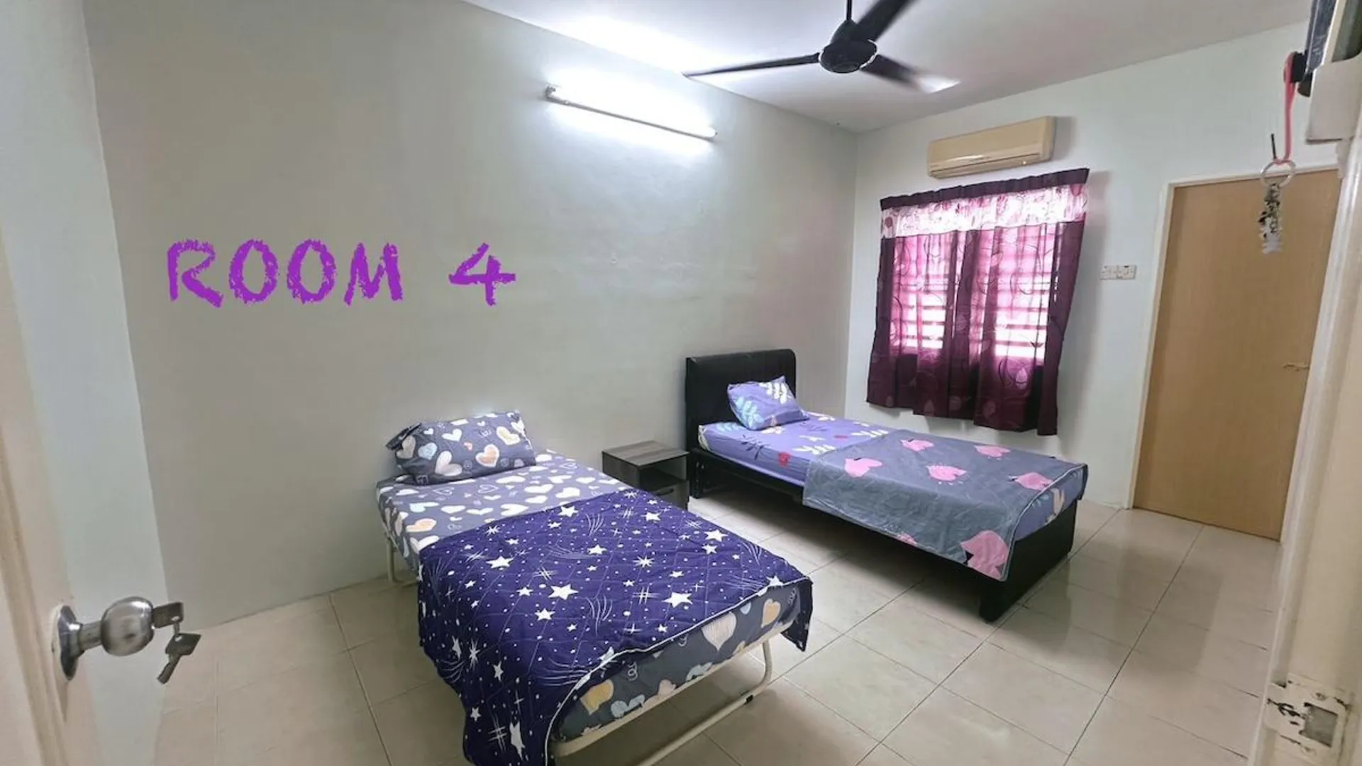 이포 쿠알라 캉사르 타운의 프라이빗 하우스 (m², 침실 5개, 프라이빗 욕실 4개) 1성급 싱글룸 객실