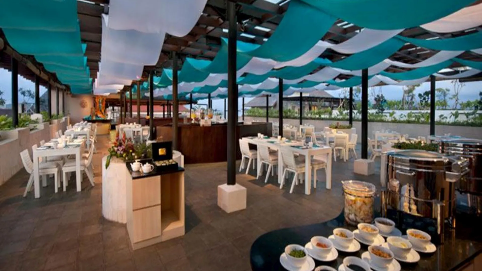 발리 라마다 바이 윈덤 발리 선셋 로드 쿠타 4성급 호텔 수영장