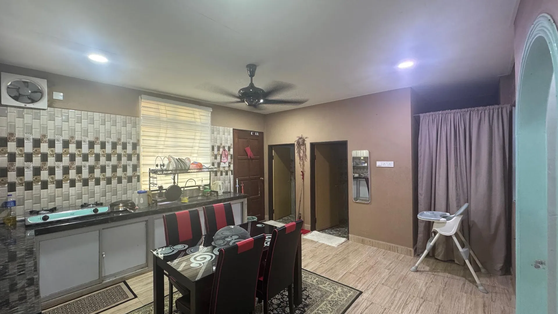 쿠알라 네랑 쿠알라 네랑의  (m², 침실 2개, 프라이빗 욕실 1개) 3성급 게스트하우스 로비