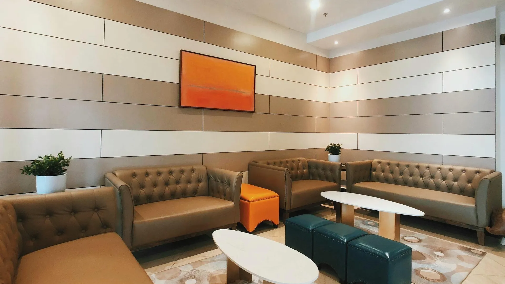 틀룩인탄 리버텔 3성급 호텔 외관