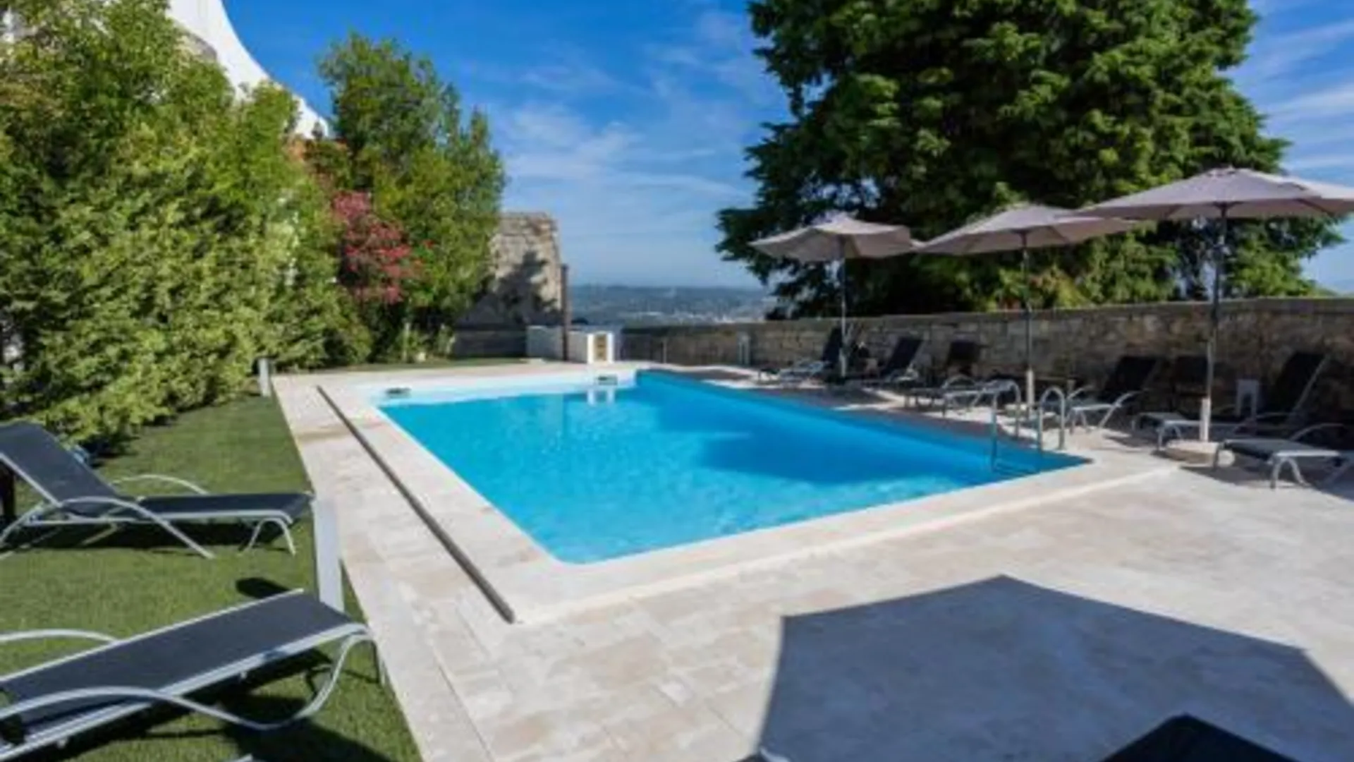 우렘 포우사다 우렘 피타마 4성급 호텔 외관