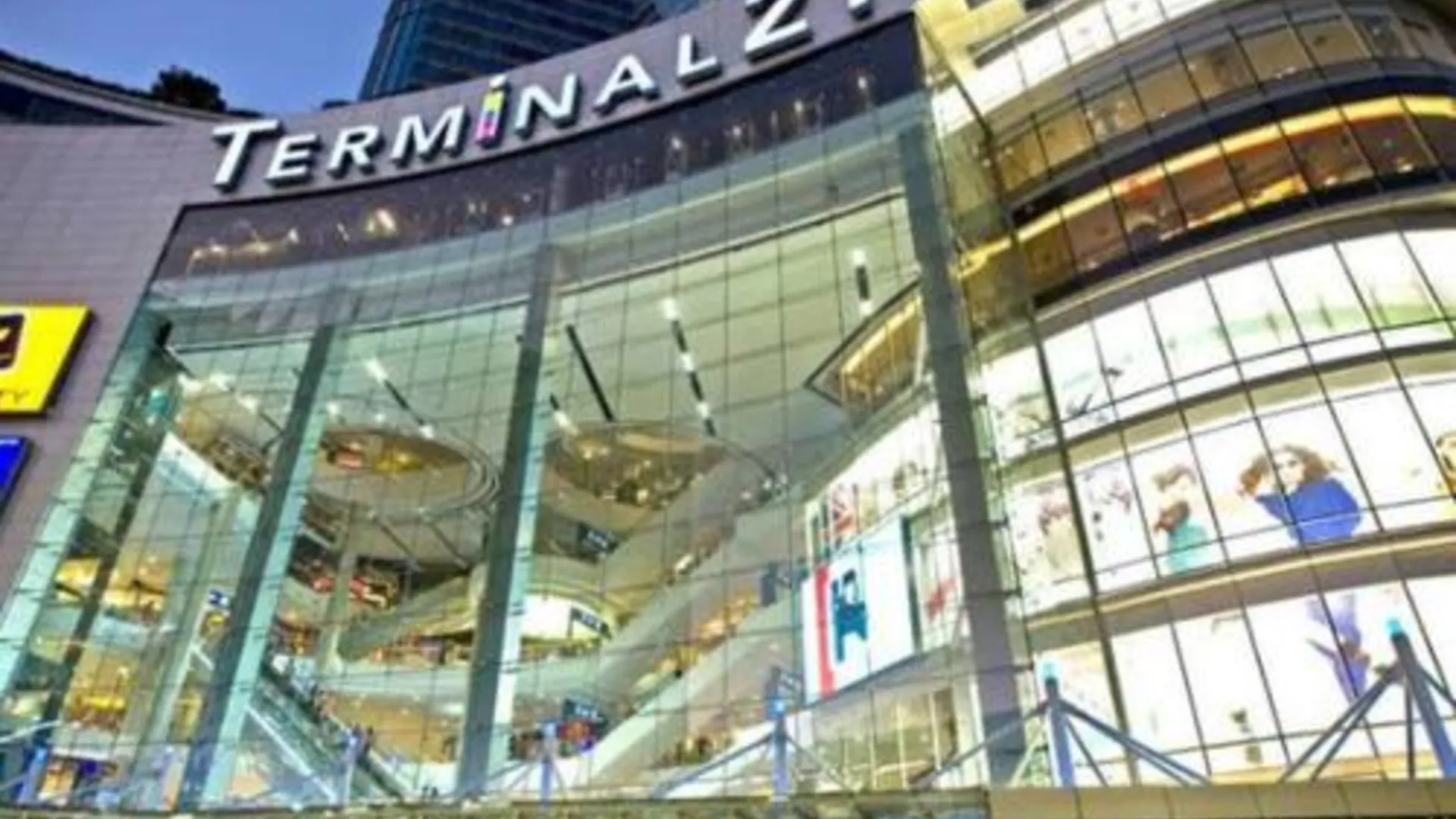 방콕 Townhome 3 bed4 Baht Asok MRTBTS Sukhumvit 16 2성급 싱글룸 레스토랑