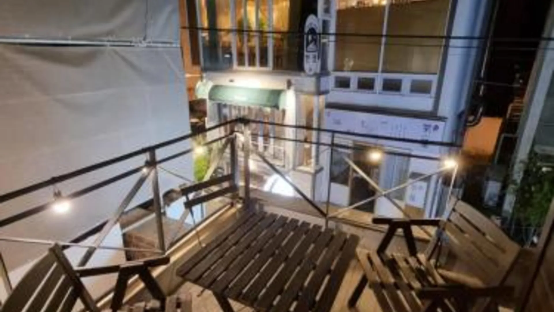 서울 신촌의 프라이빗 하우스 (m², 침실 1개, 프라이빗 욕실 1개) 4성급 게스트하우스 로비