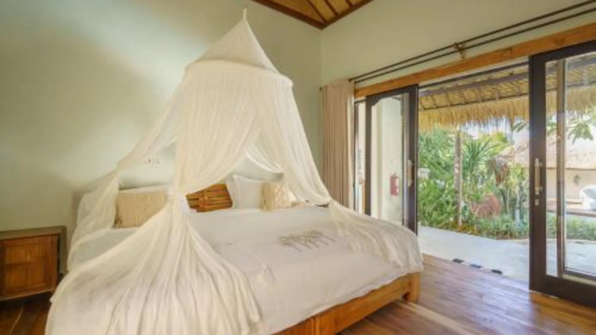 발리 Melibe Dive Resort Bali 호텔 스위트룸